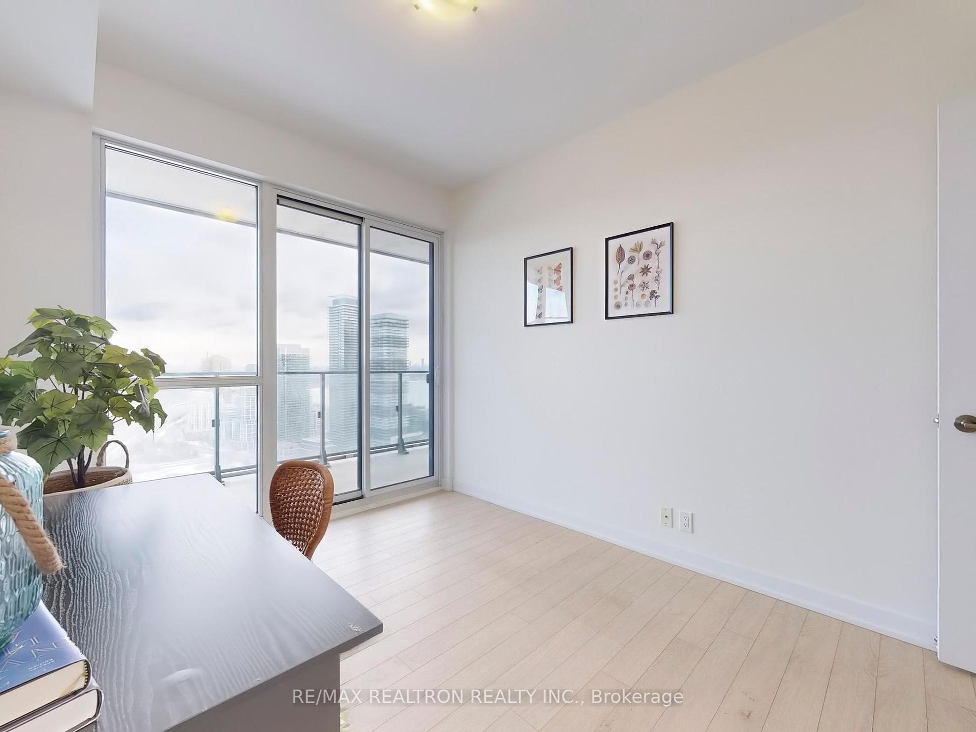 3 Bedrooms Condo at 10 Park Lawn, Toronto For sale