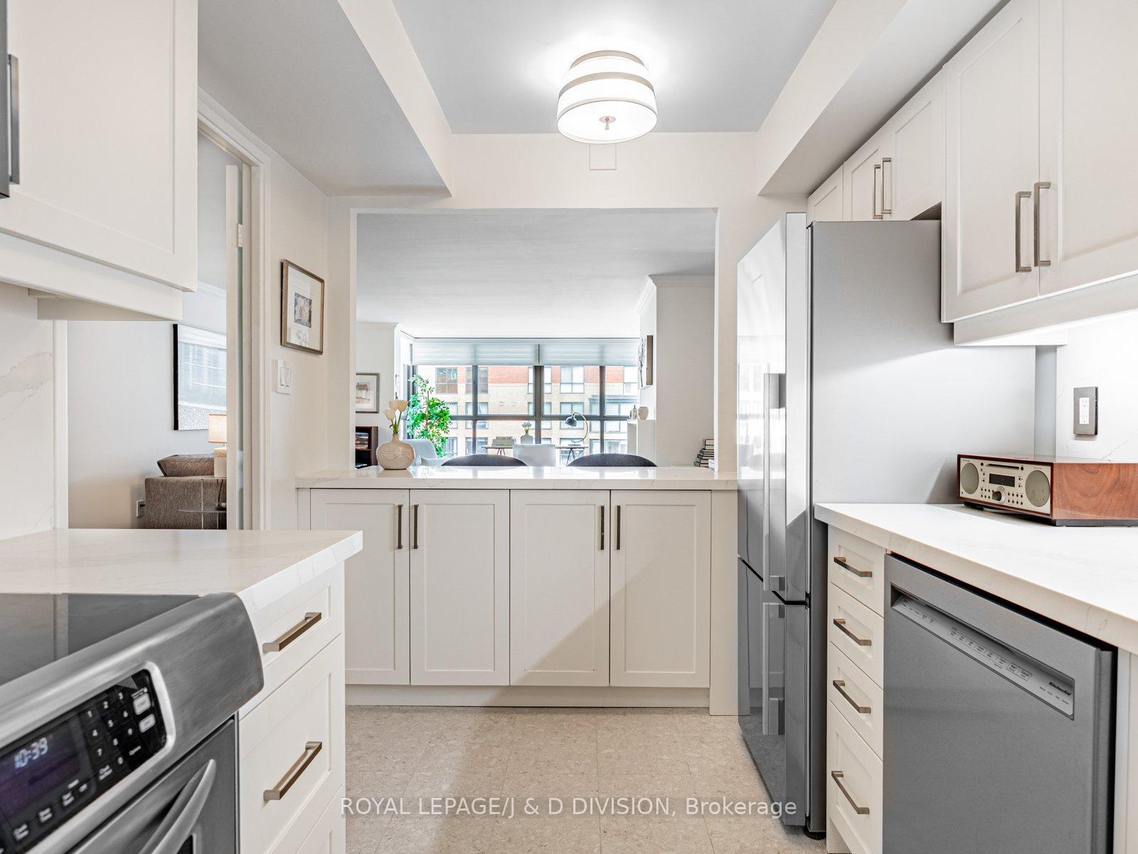 2 Bedrooms Condo at 80 Front,  Toronto For sale