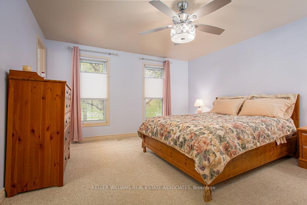 3 Bedrooms Condo at 2216 Upper Middle, Burlington For sale