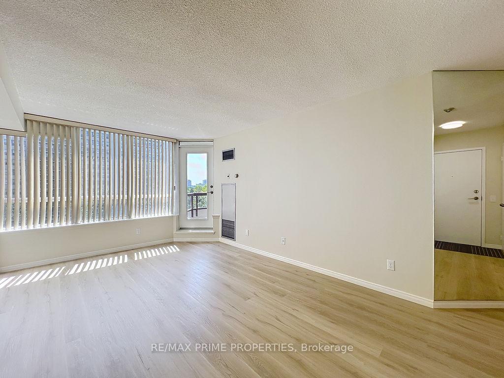 2 Bedrooms Condo at 91 Townsgate, Vaughan For sale