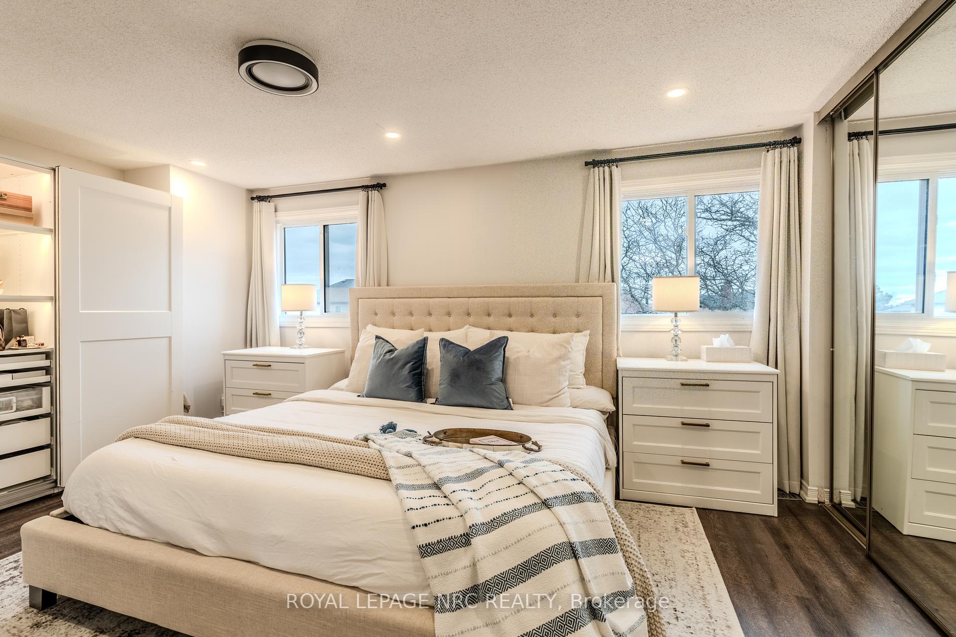 3 Bedrooms Condo at 29 Heritage, Hamilton For sale