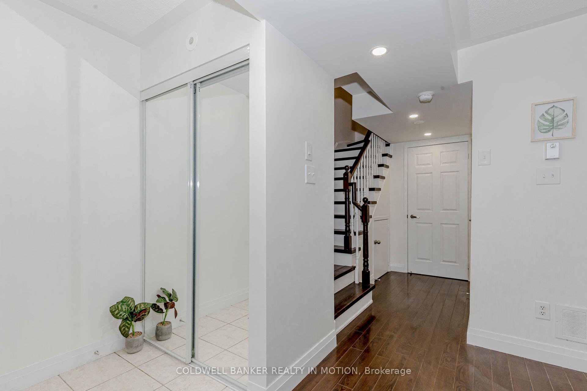 2 Bedrooms Condo at 4975 Southampton, Mississauga For sale