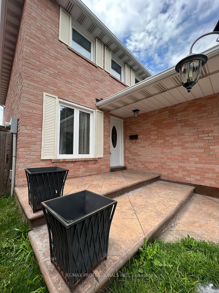 23 Rushmore Crescent, Brampton, ON L6Z 1R1