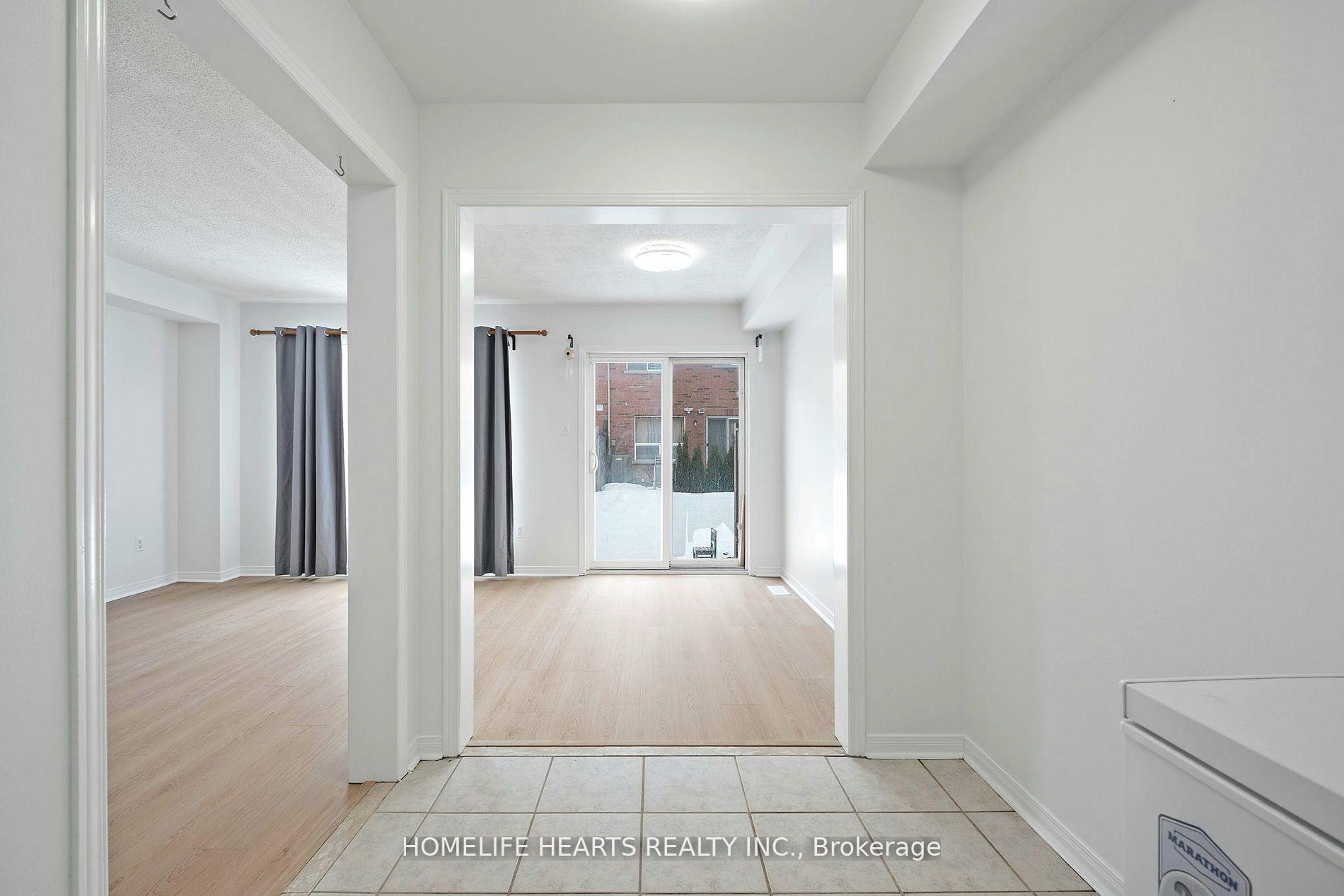3 Bedrooms Condo at 525 Novo Star, Mississauga For sale