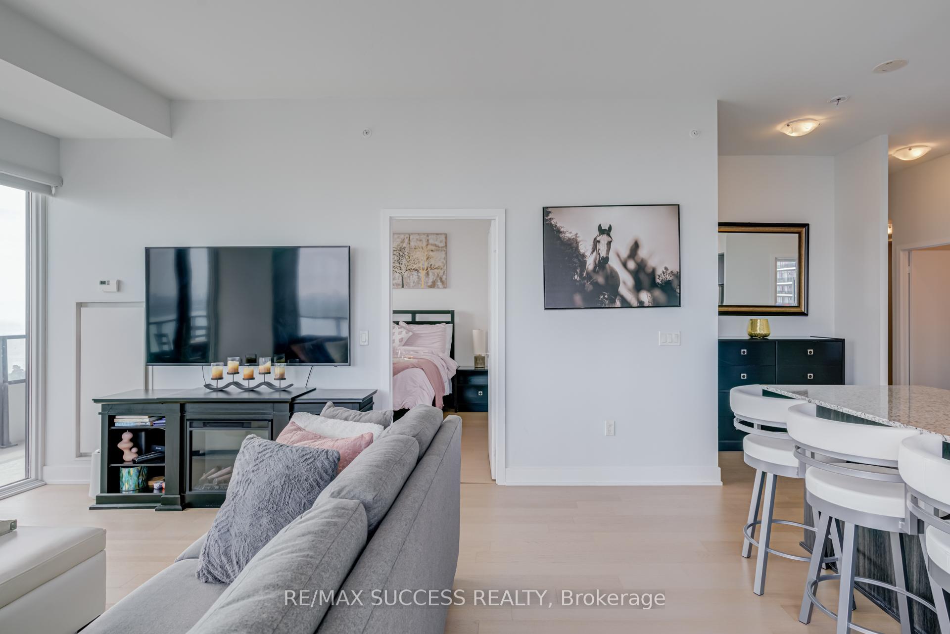 3 Bedrooms Condo at 20 Shore breeze, Toronto For sale