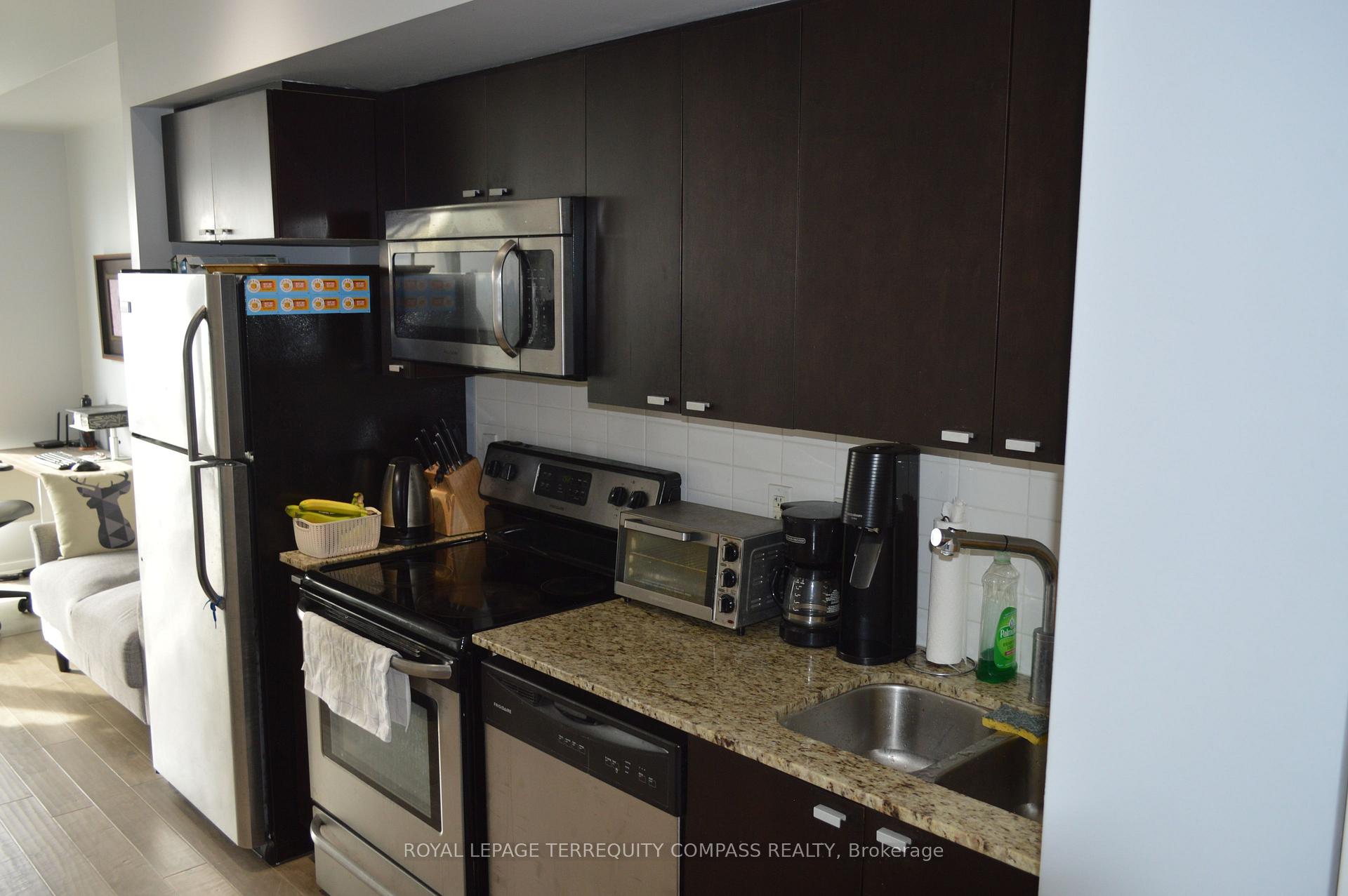 1 Bedroom Condo at 105 The Queensway,  Toronto For sale