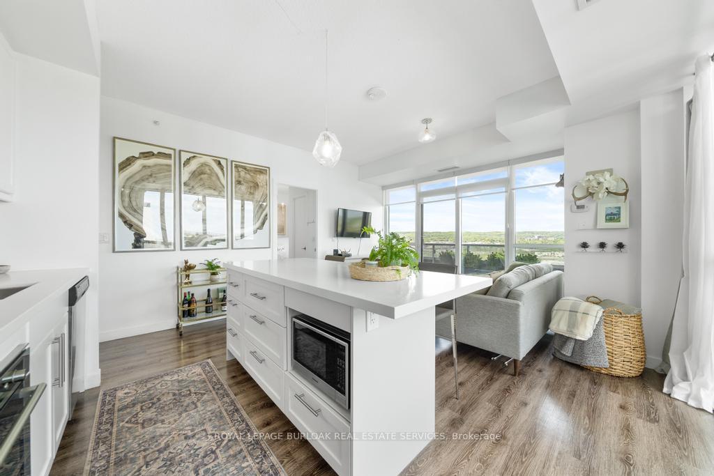 2 Bedrooms Condo at 2087 Fairview, Burlington For sale