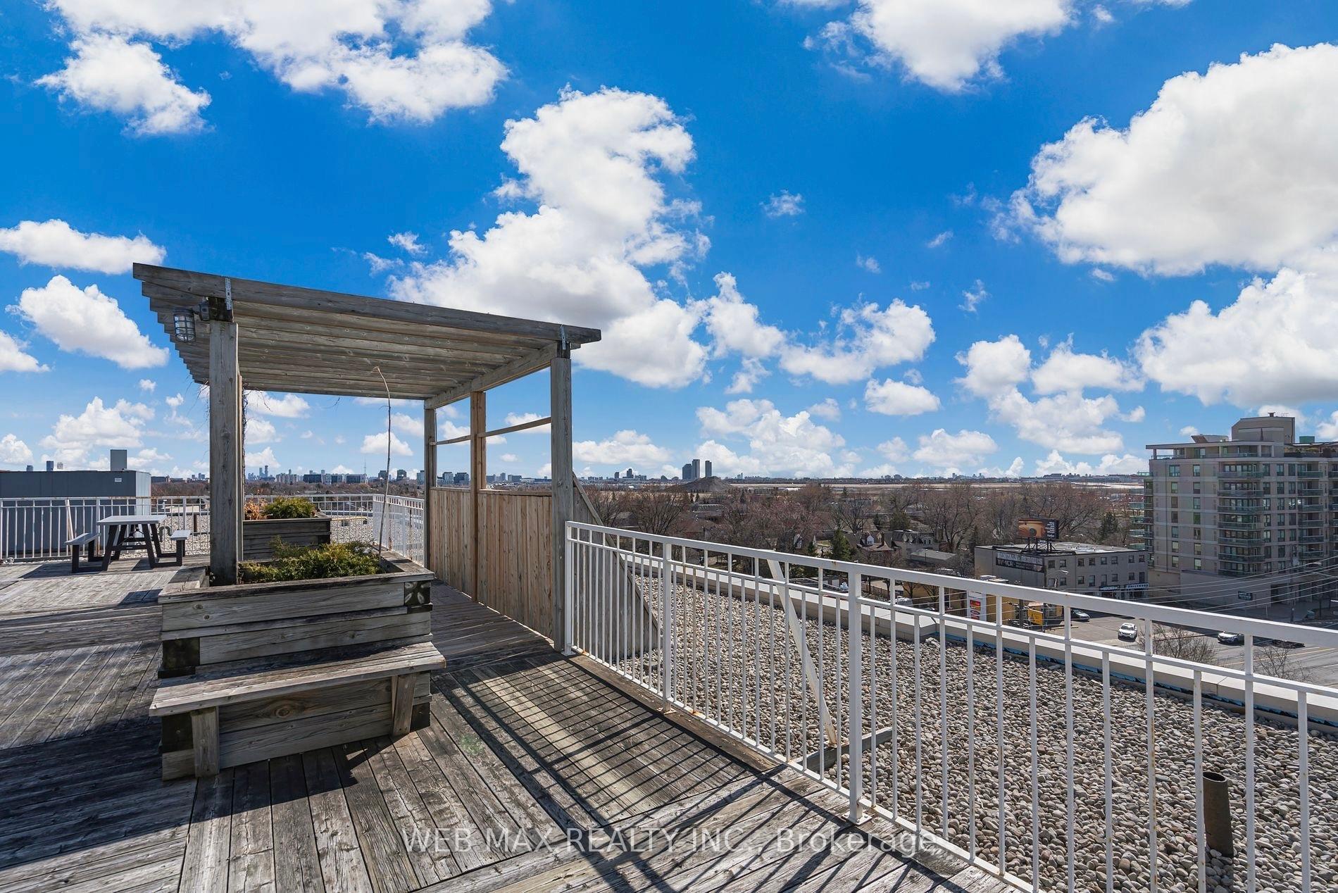 2 Bedrooms Condo at 906 Sheppard, Toronto For sale
