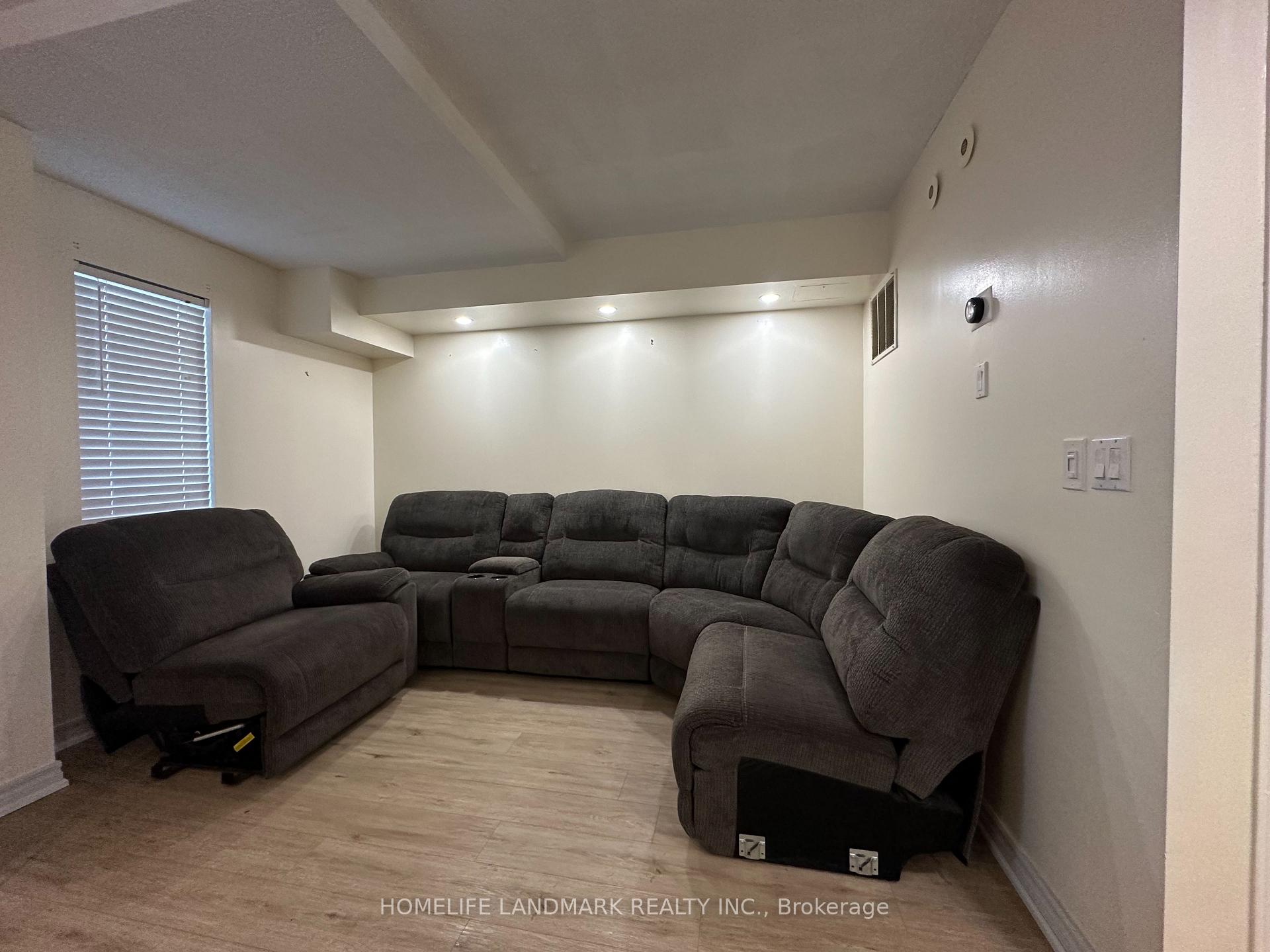 3 Bedrooms Condo at 3043 Finch,  Toronto For sale