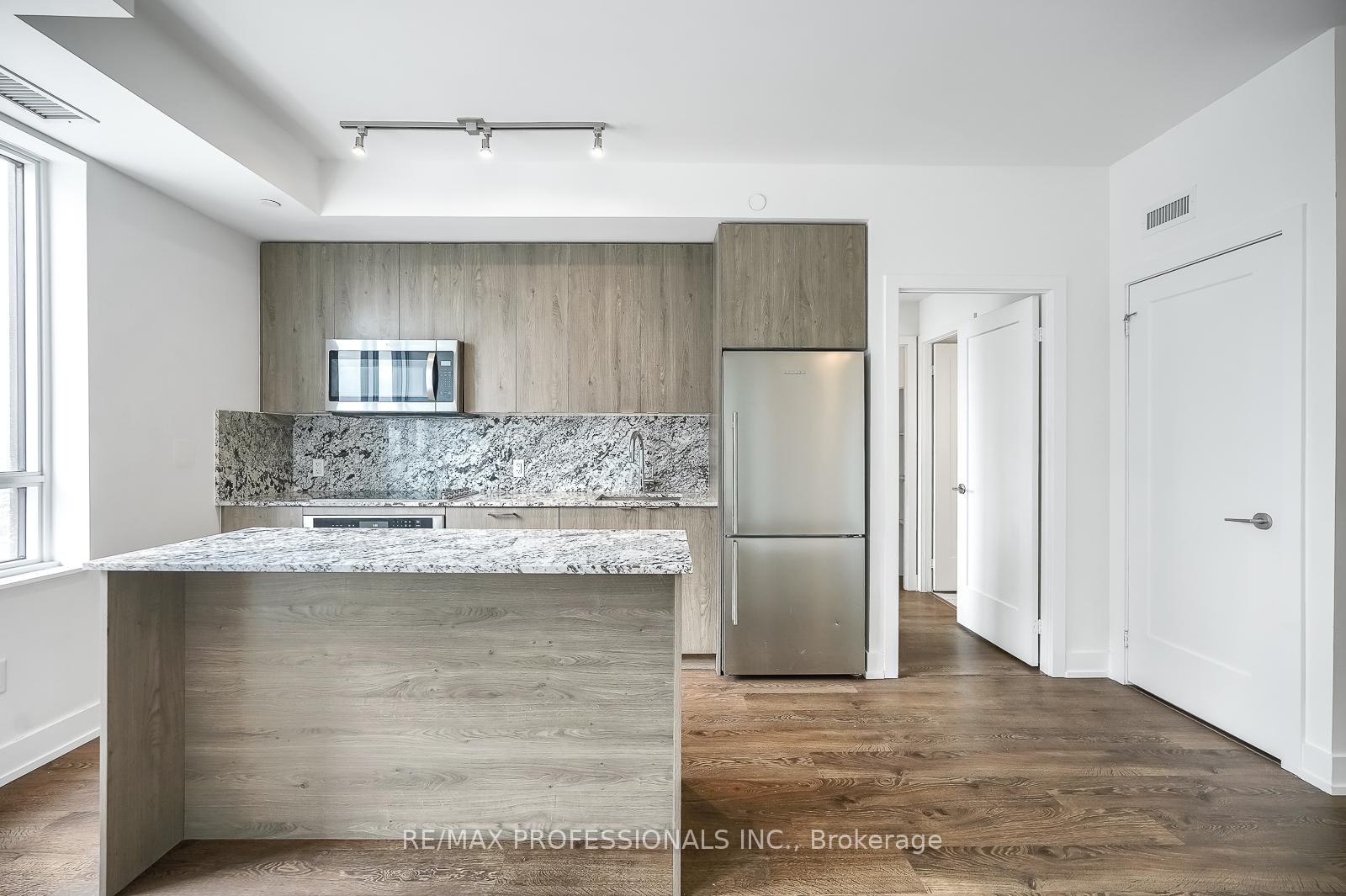 2 Bedrooms Condo at 5 Mabelle, Toronto For sale