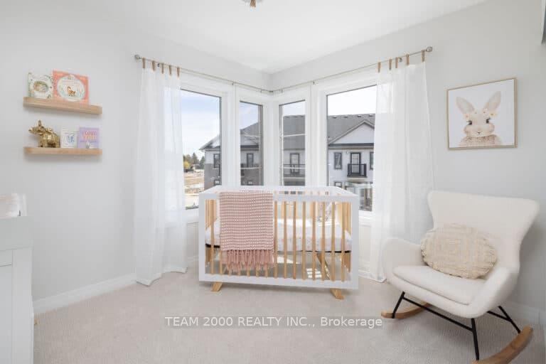 3 Bedrooms Condo at 10 Freedom, Hamilton For sale