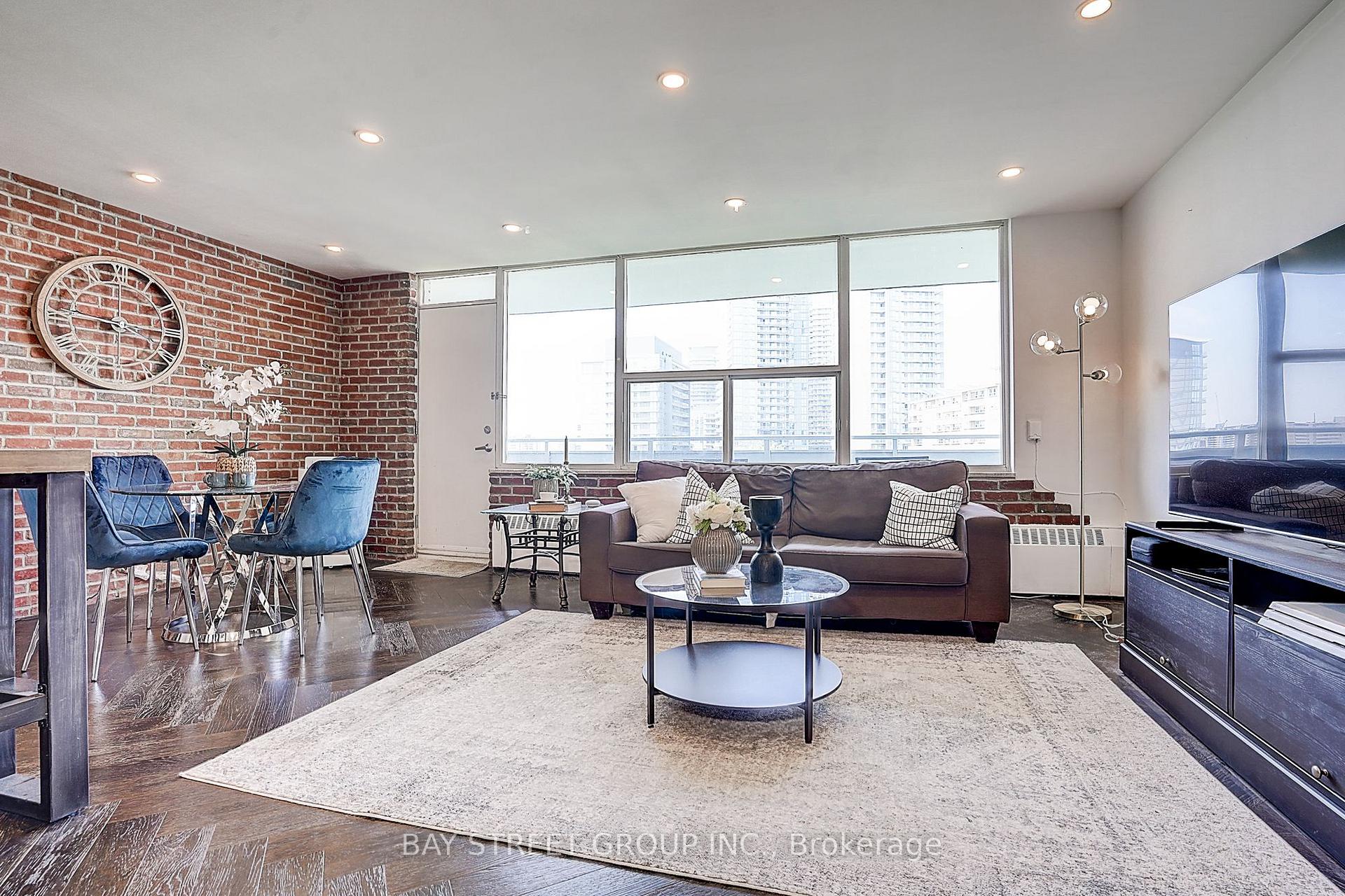 2 Bedrooms Condo at 10 Parkway Forest, Toronto For sale
