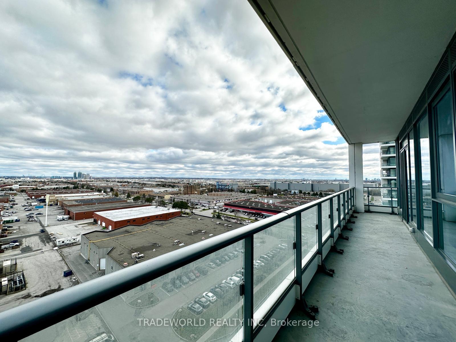 3 Bedrooms Condo at 898 Portage,  Vaughan For sale