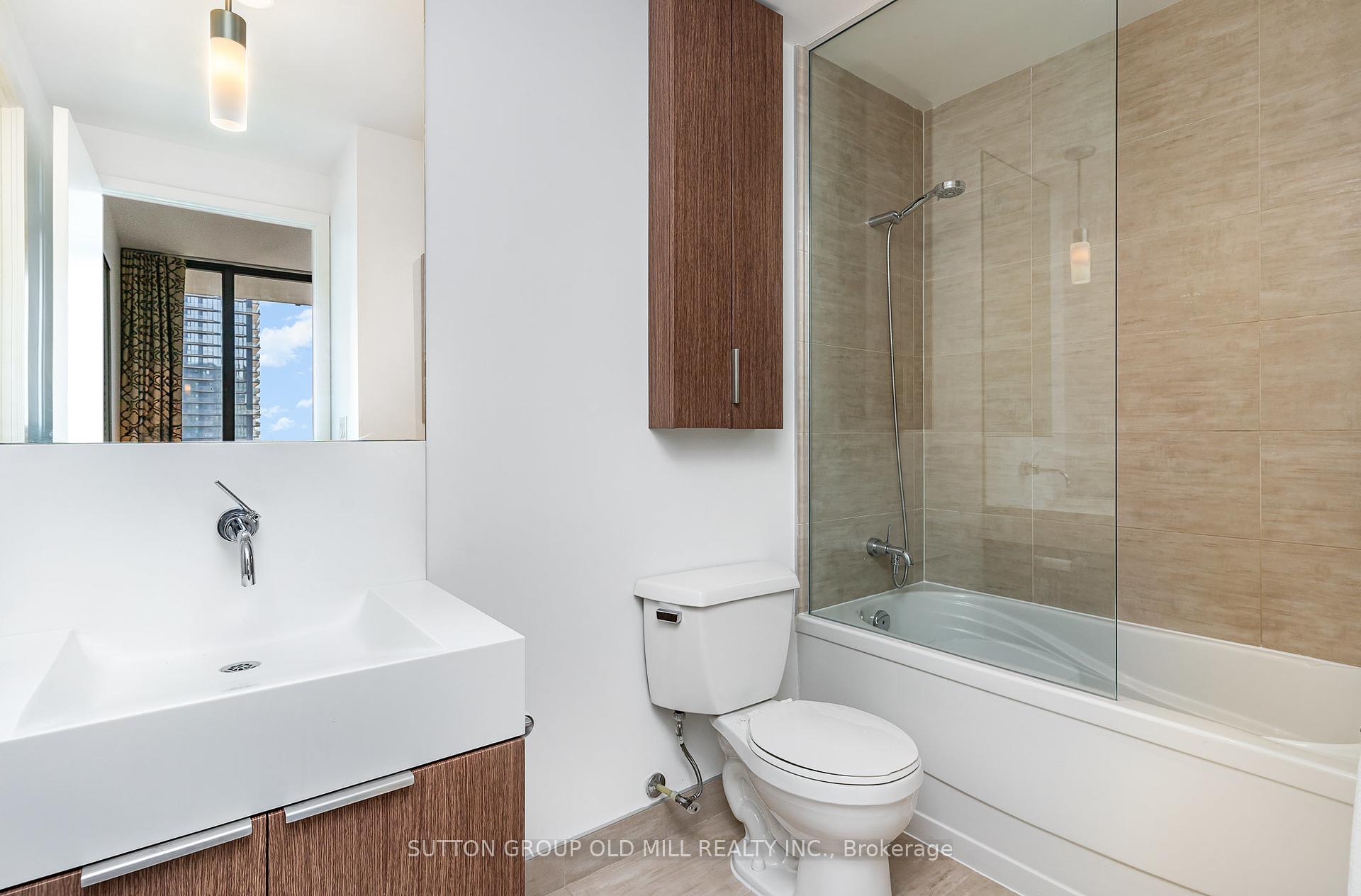 2 Bedrooms Condo at 110 Charles, Toronto For sale
