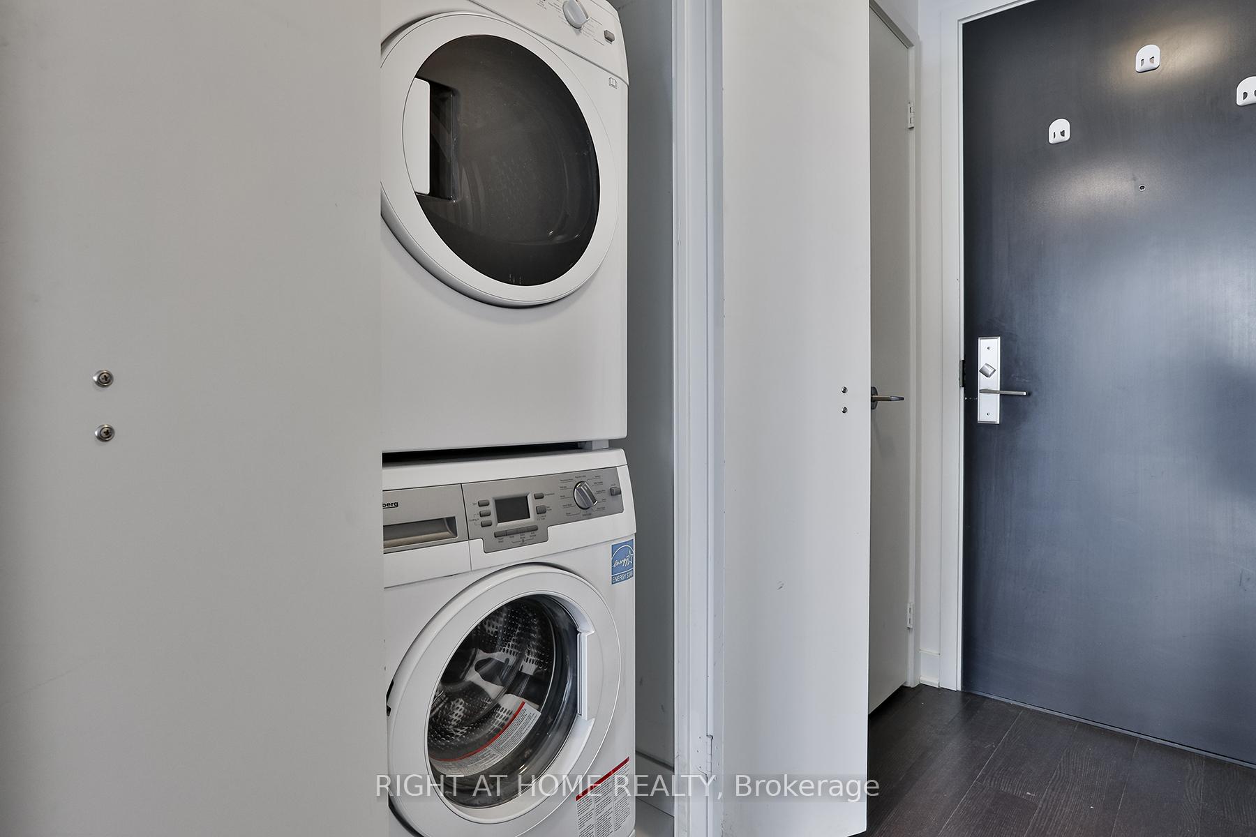 Condo at 290 Adelaide,  Toronto For sale