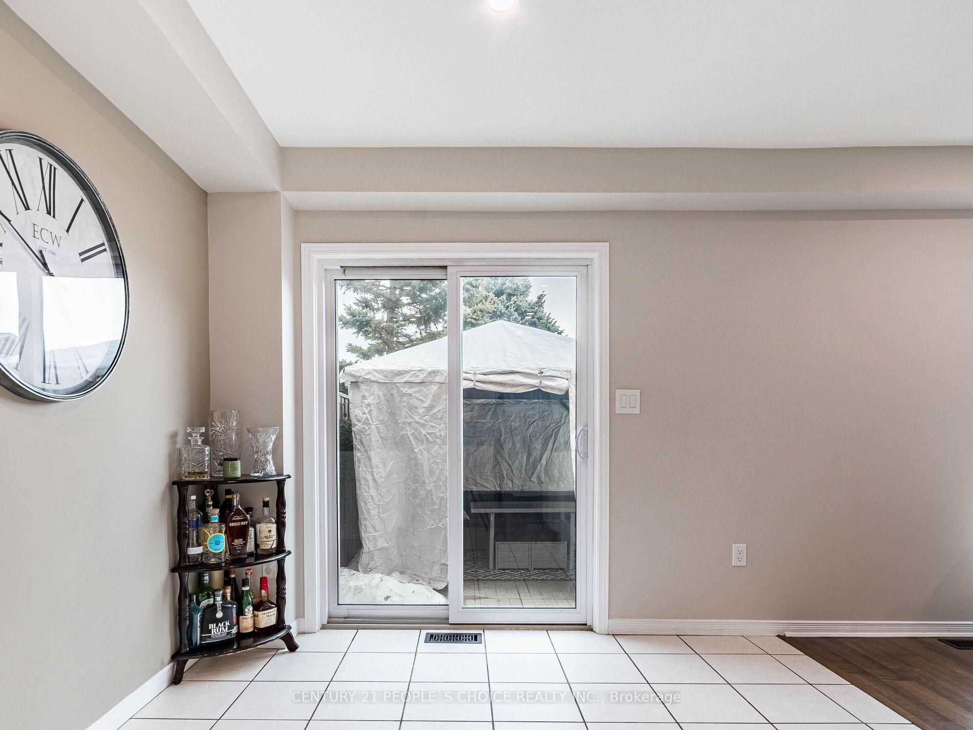3 Bedrooms Condo at 485 Green,  Hamilton For sale