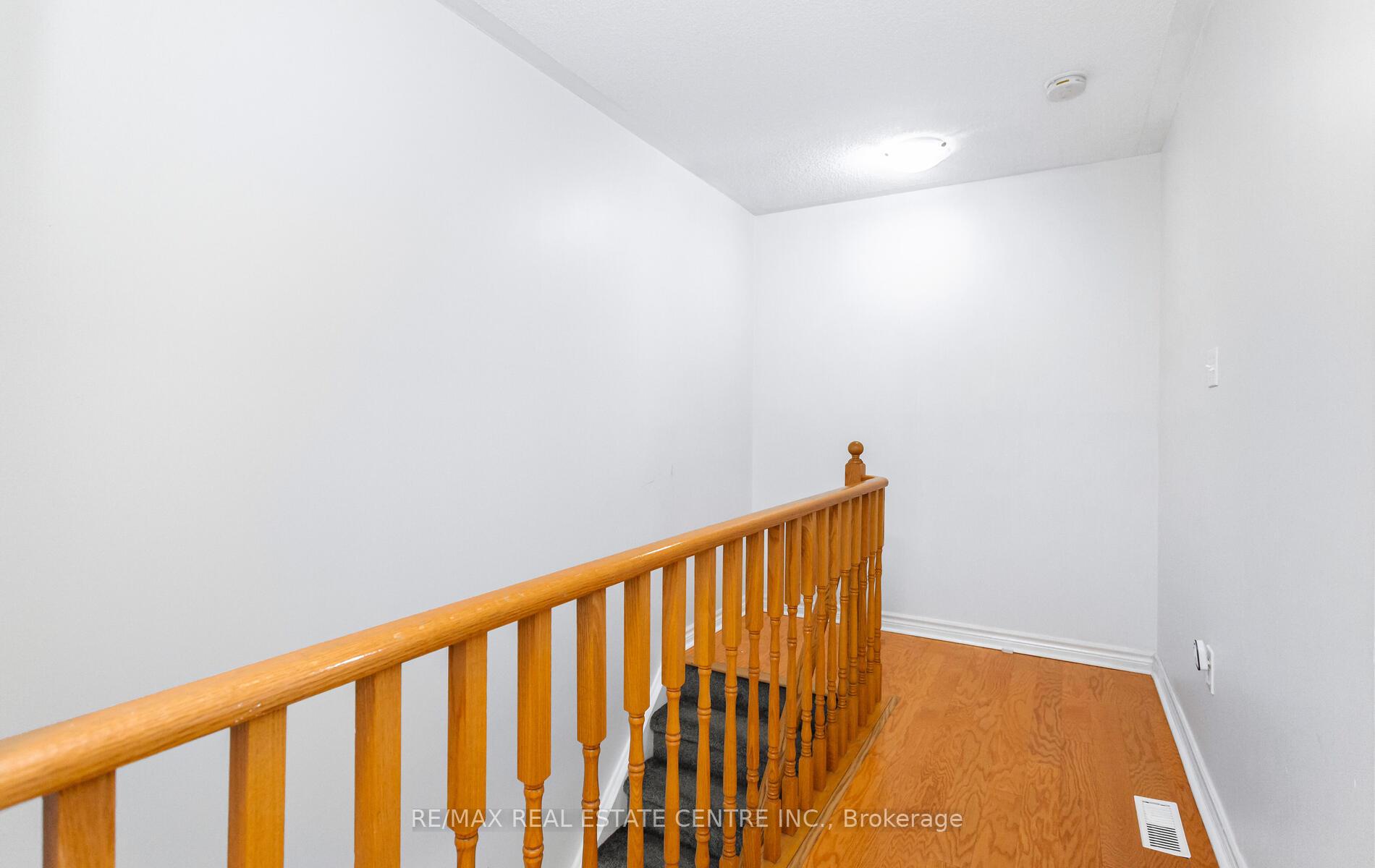 3 Bedrooms Condo at 45 Bristol,  Mississauga For sale