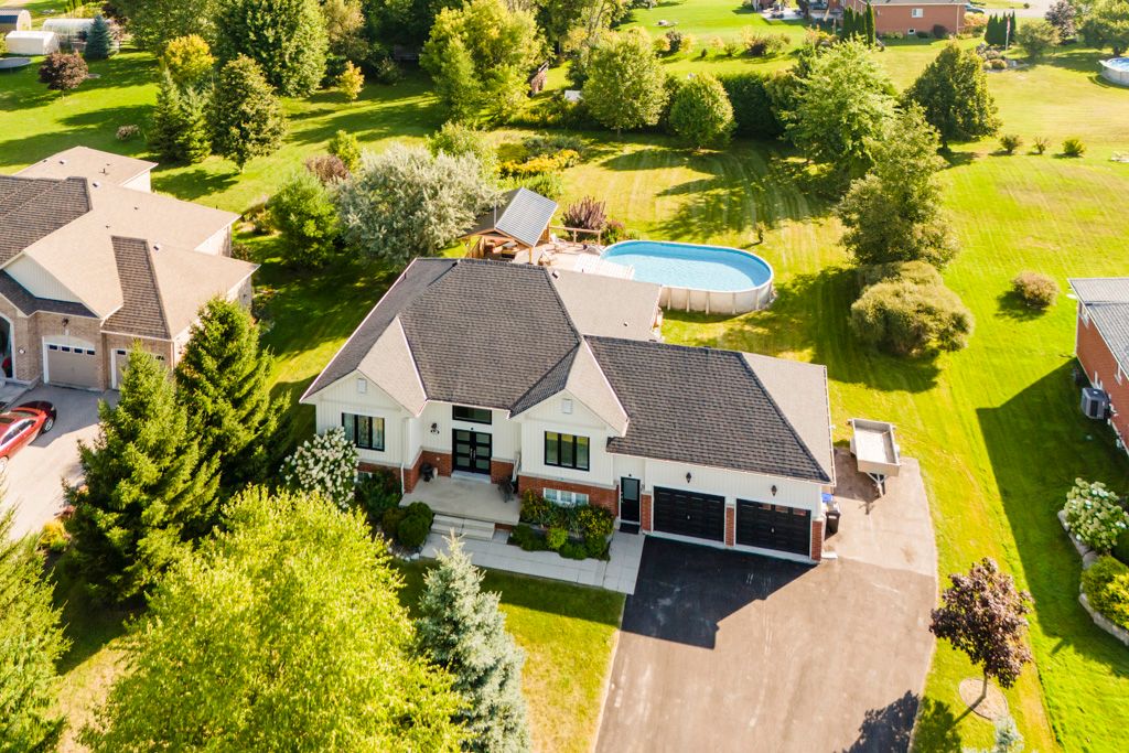 19 Butternut Crescent Wasaga Beach Ontario L9Z 0A7