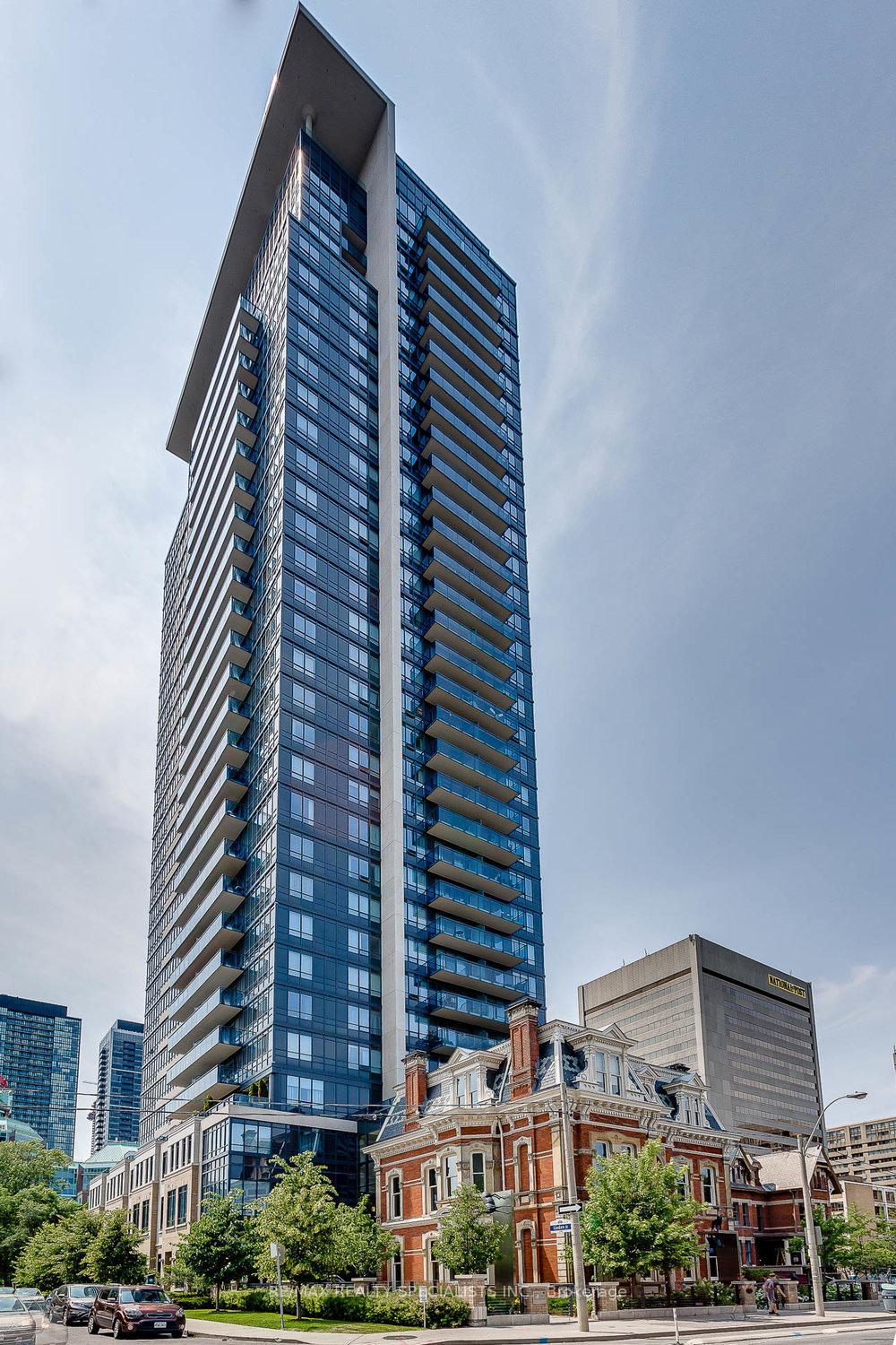 2 Bedrooms Condo at 28 Linden, Toronto For sale
