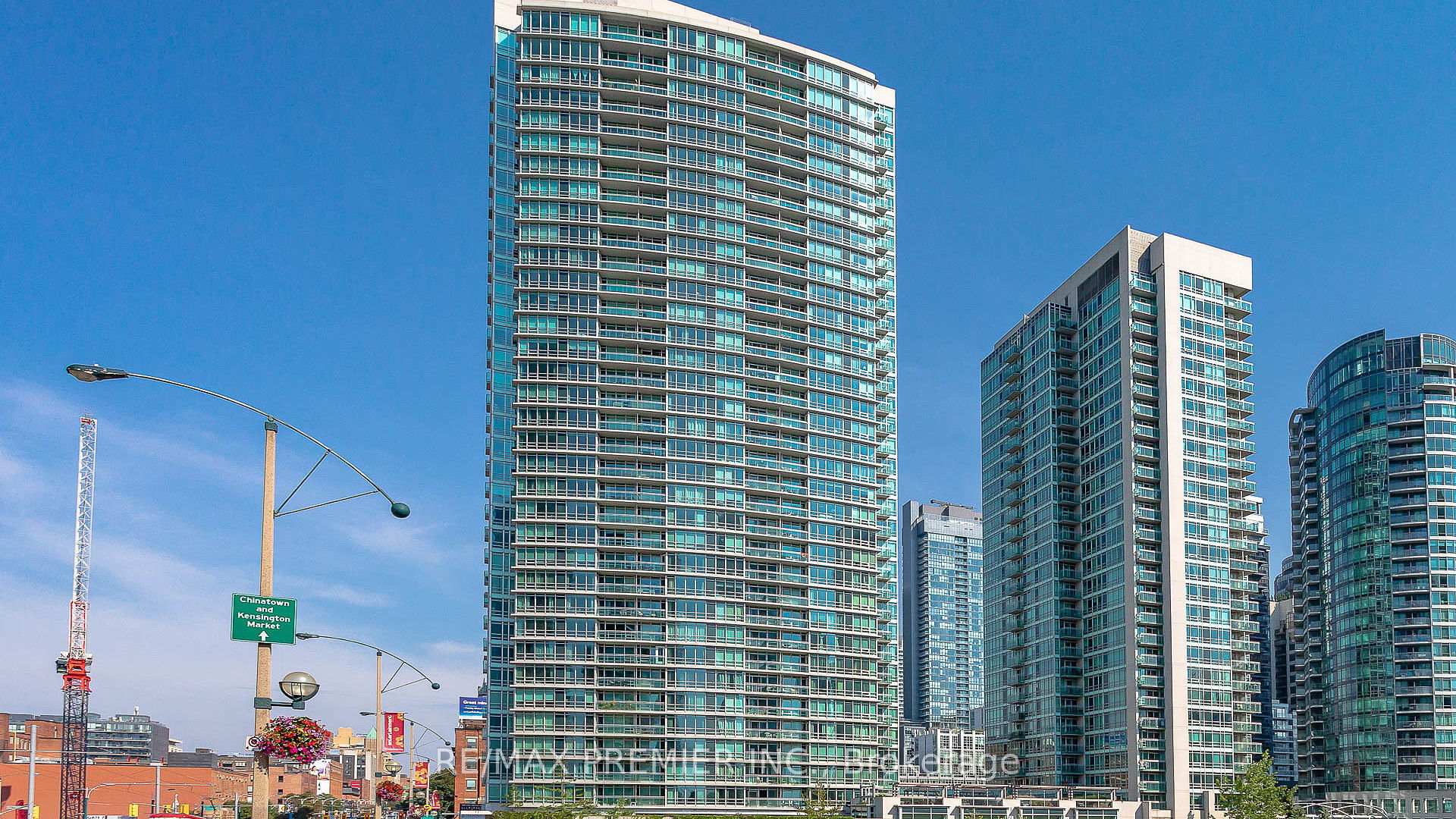 2 Bedrooms Condo at 381 Front,  Toronto For sale