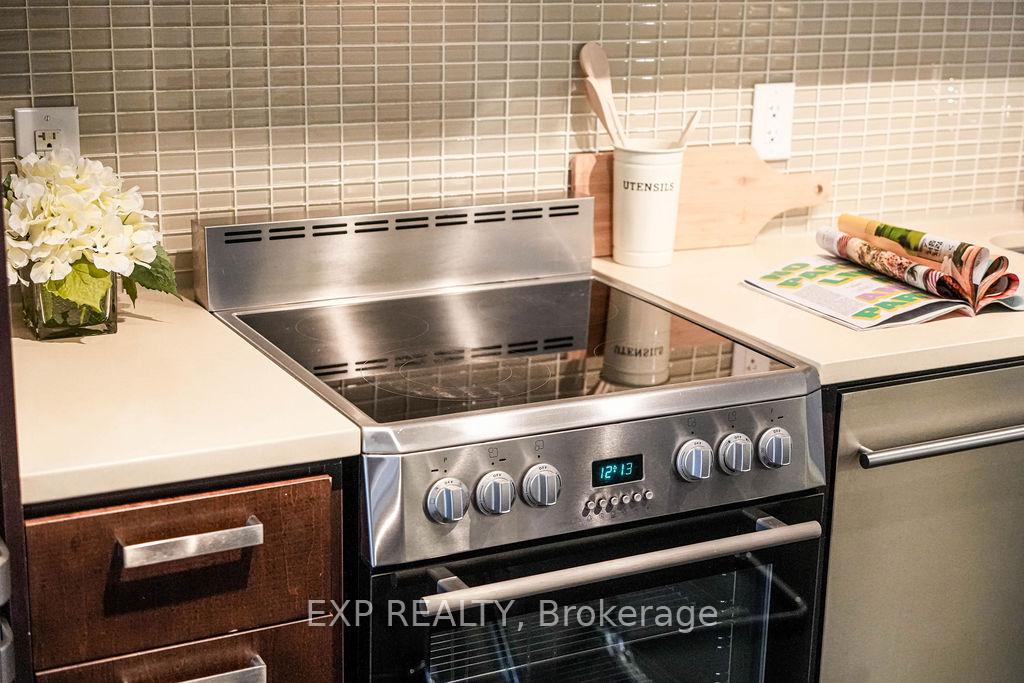 2 Bedrooms Condo at 295 Adelaide, Toronto For sale