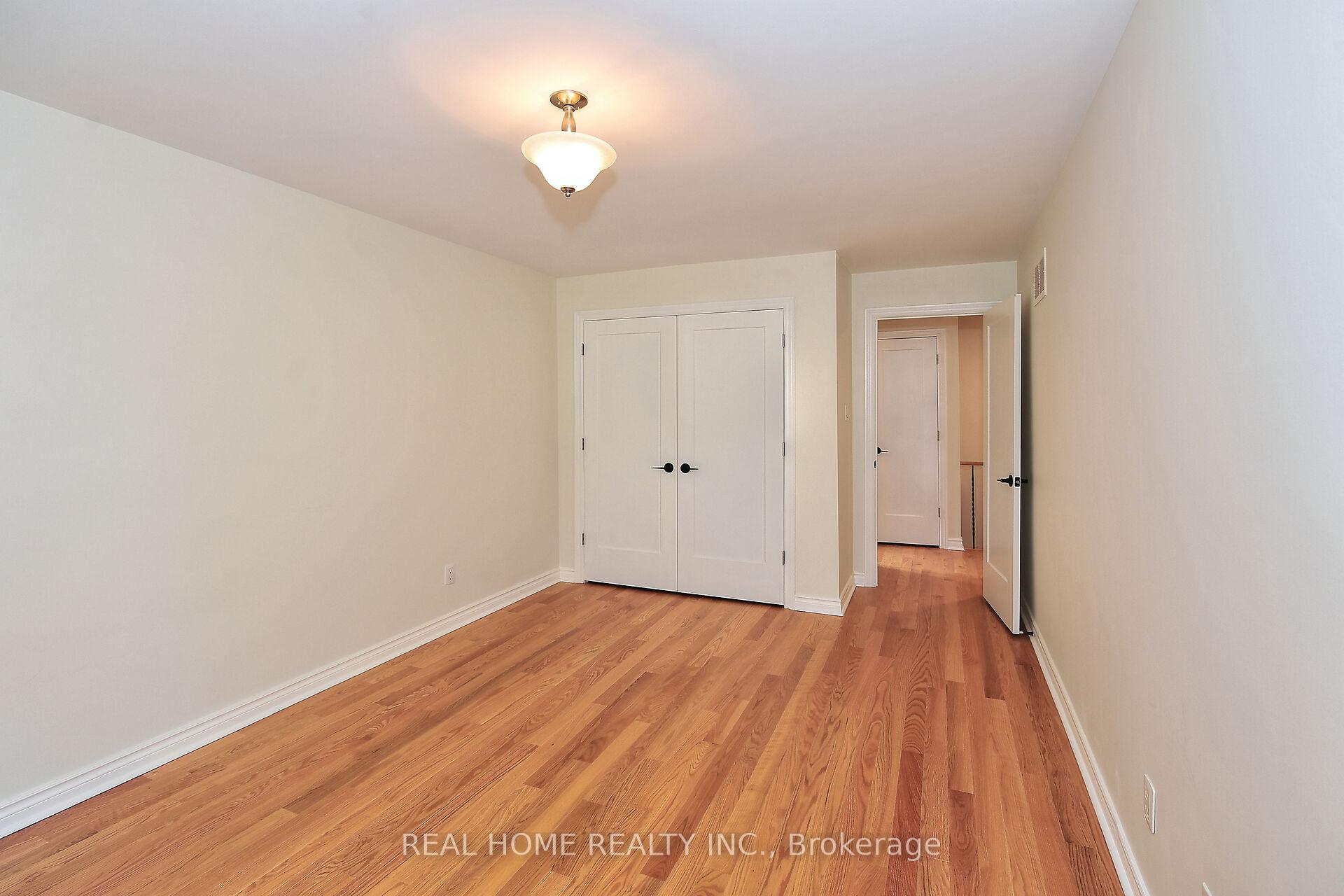 2 Bedrooms Condo at 10 Farina Mill,  Toronto For sale