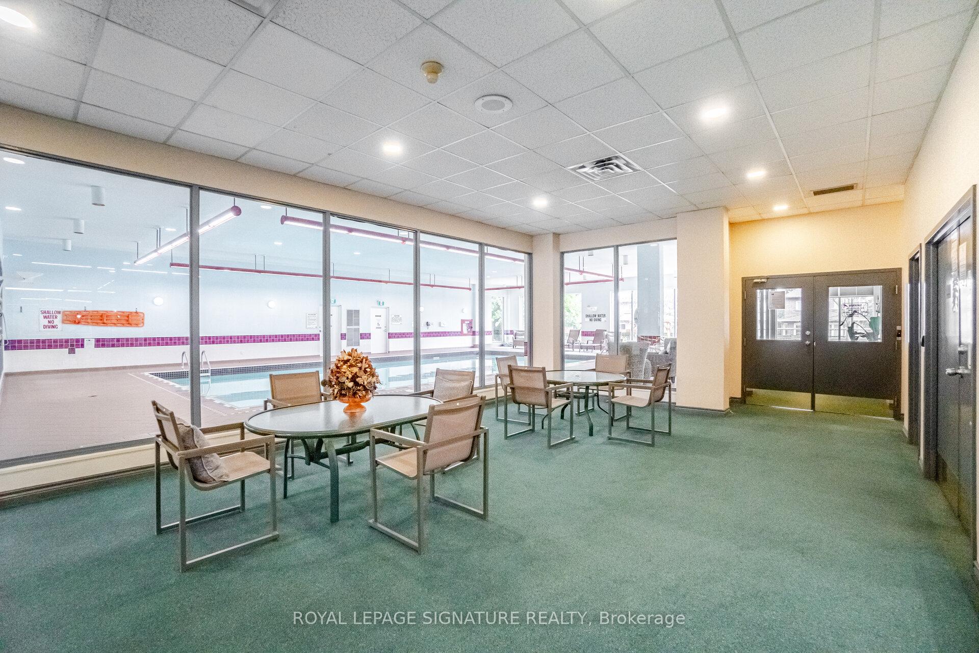 3 Bedrooms Condo at 250 Webb, Mississauga For sale