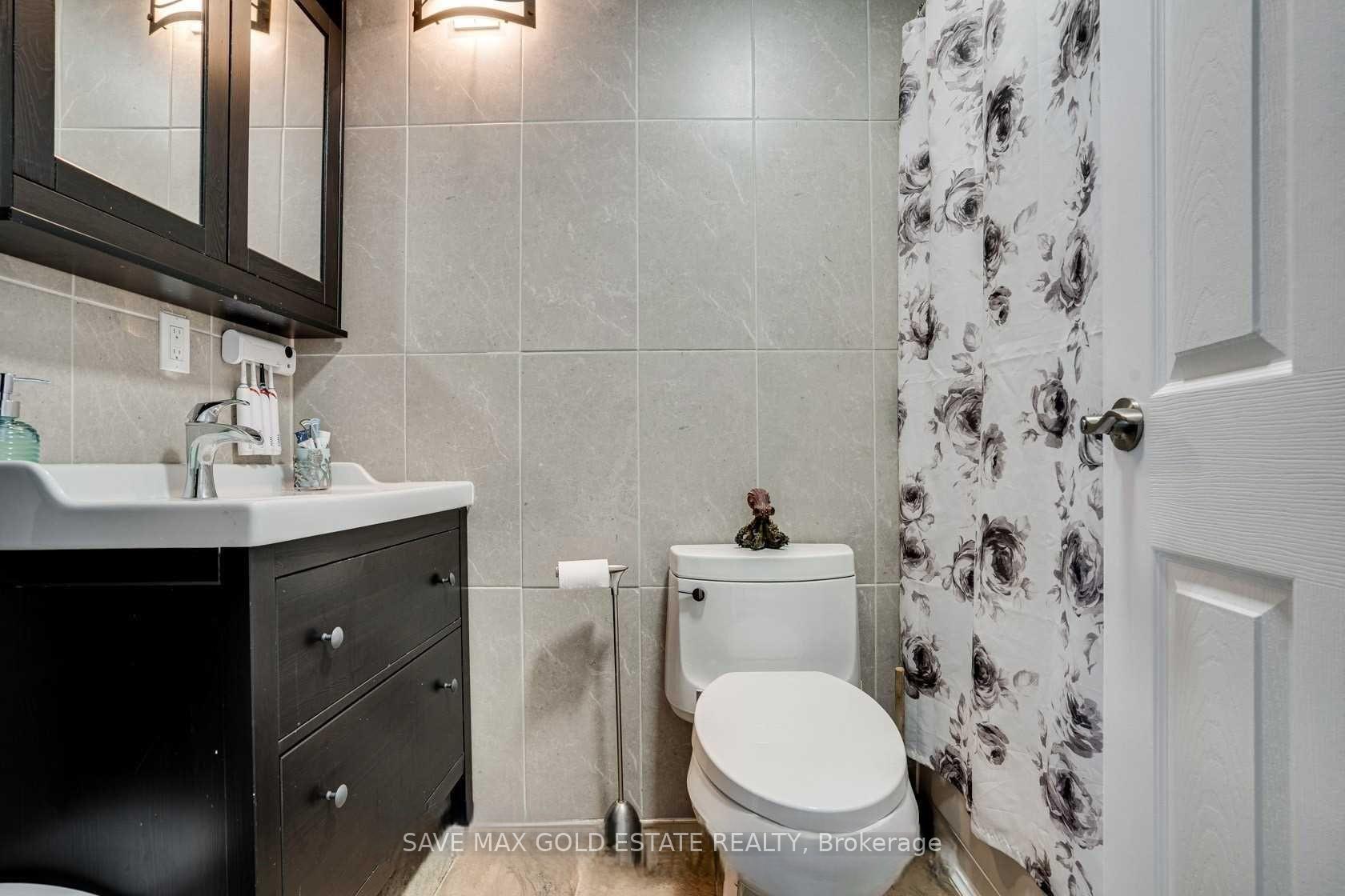 4 Bedrooms Condo at 1066 FALGARWOOD, Oakville For sale