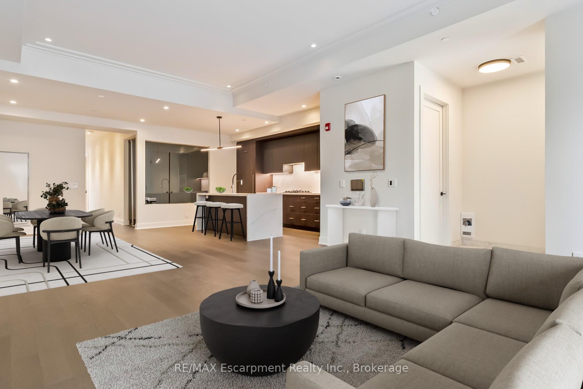 3 Bedrooms Condo at 123 Maurice, Oakville For sale