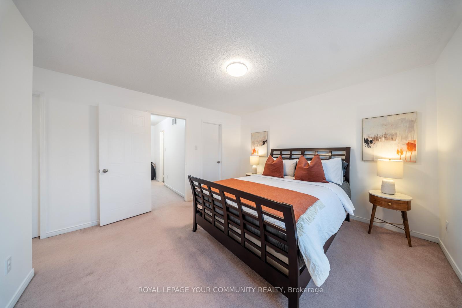 3 Bedrooms Condo at 5865 Dalebrook, Mississauga For sale