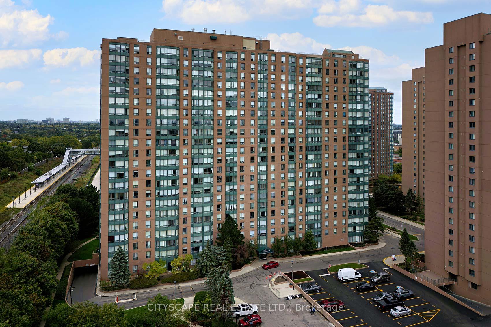 3 Bedrooms Condo at 135 Hillcrest, Mississauga For sale
