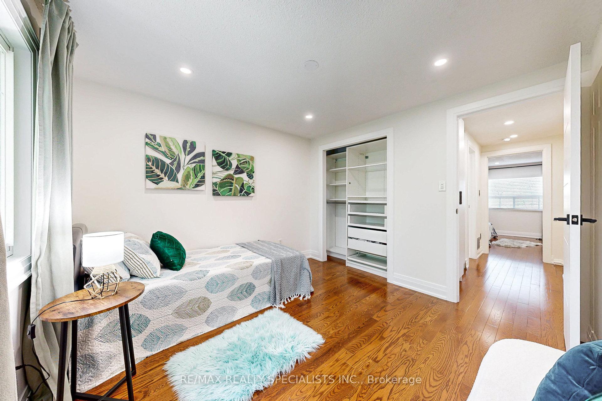 3 Bedrooms Condo at 2035 Asta, Mississauga For sale