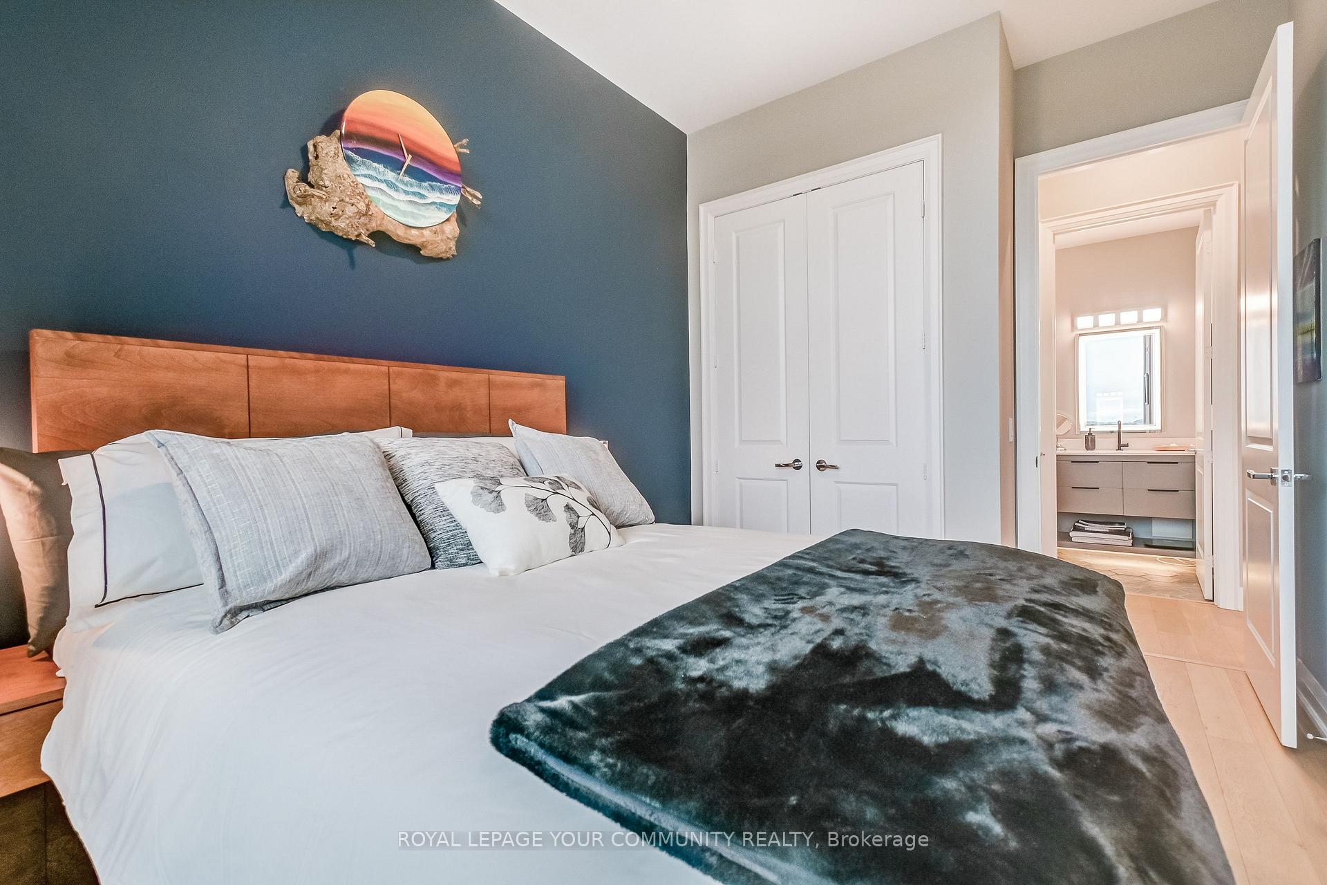 2 Bedrooms Condo at 11 Bronte,  Oakville For sale