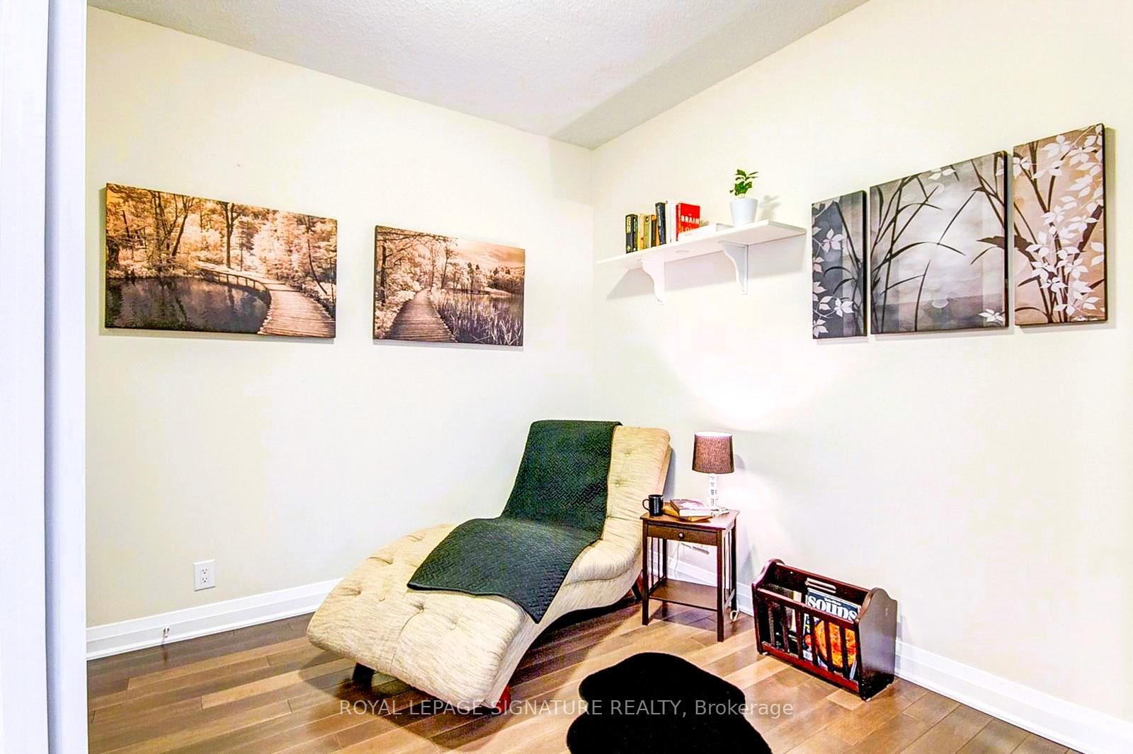 3 Bedrooms Condo at 1055 Southdown, Mississauga For sale