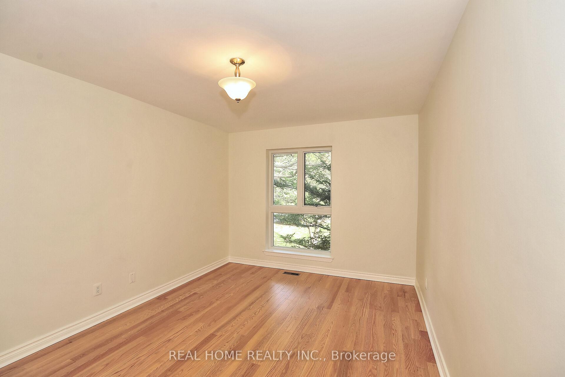 2 Bedrooms Condo at 10 Farina Mill,  Toronto For sale