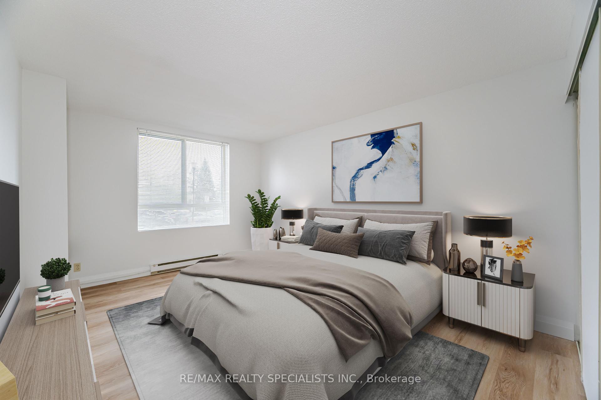 2 Bedrooms Condo at 61 Markbrook, Toronto For sale