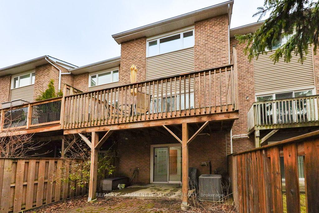 3 Bedrooms Condo at 2278 Marine,  Oakville For sale