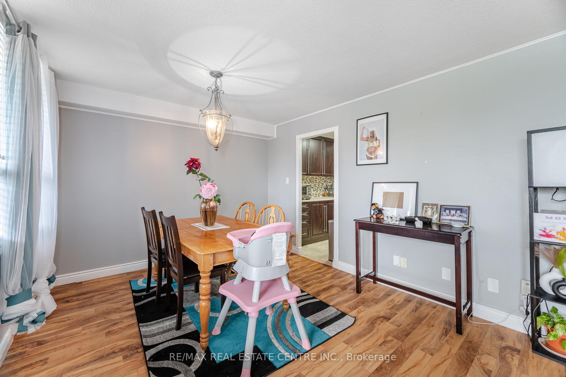 2 Bedrooms Condo at 2825 Islington, Toronto For sale