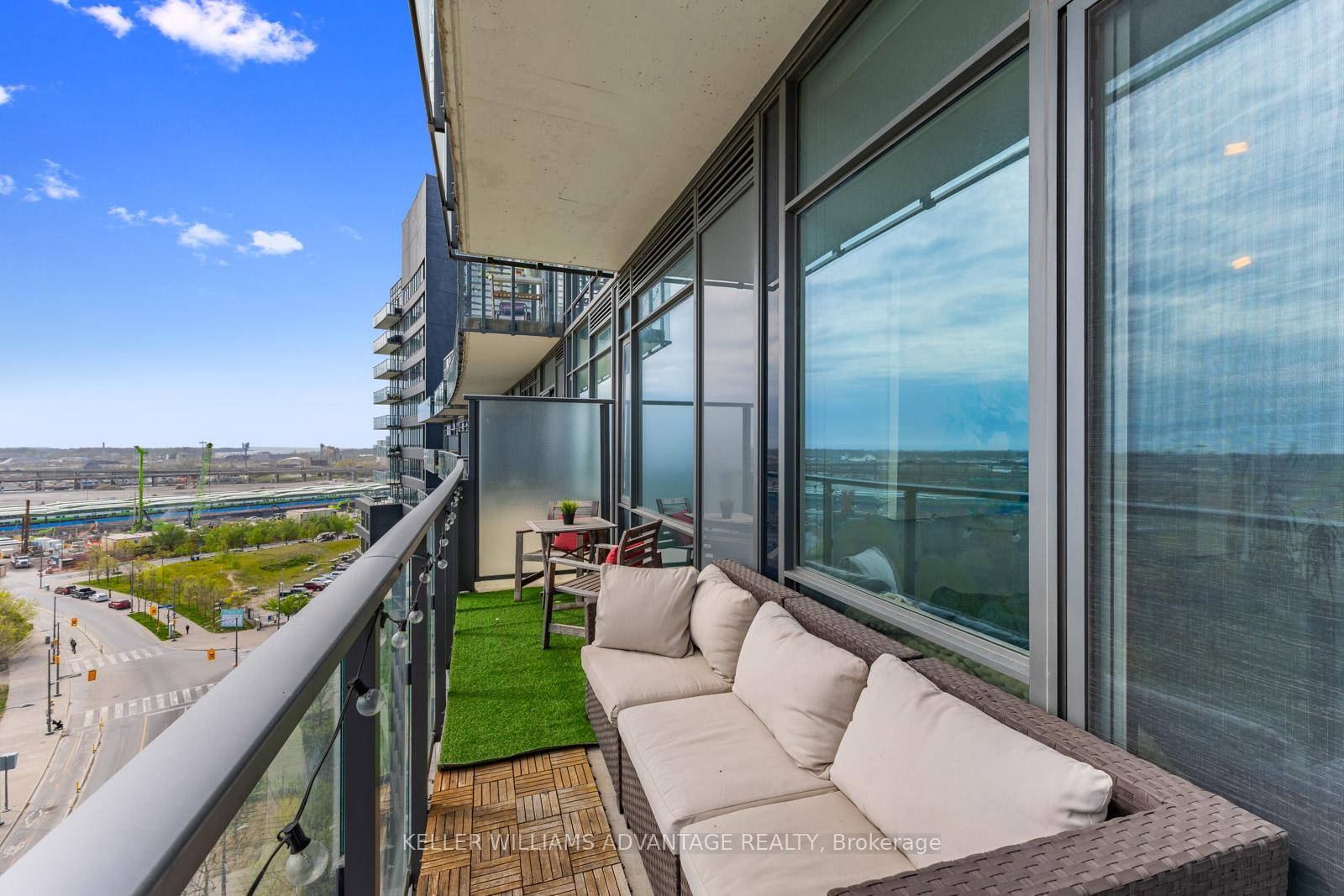 2 Bedrooms Condo at 120 Bayview, Toronto For sale