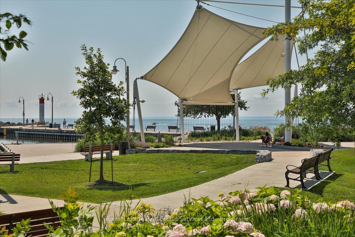 2 Bedrooms Condo at 100 Bronte, Oakville For sale