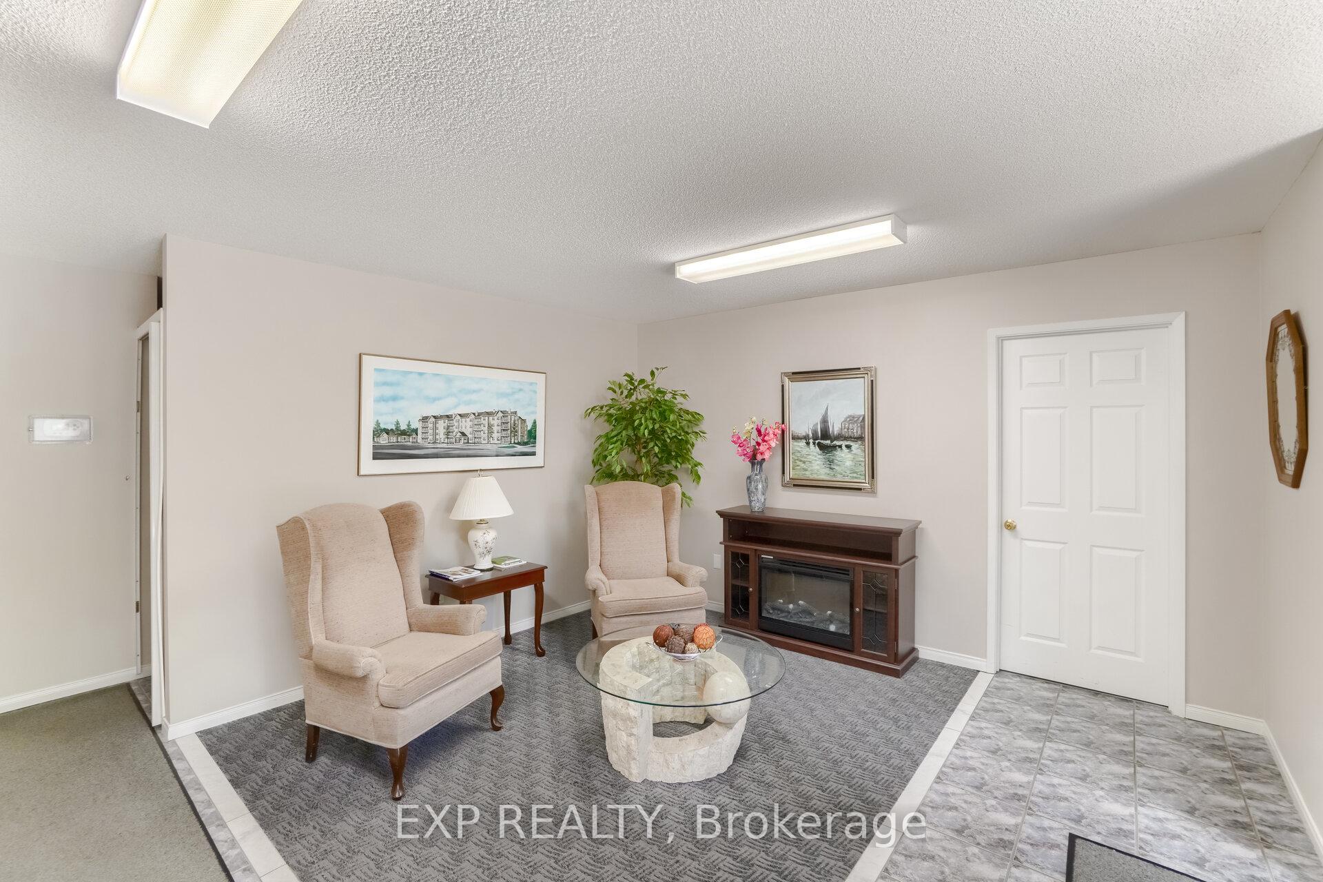 2 Bedrooms Condo at 216 Plains, Burlington For sale