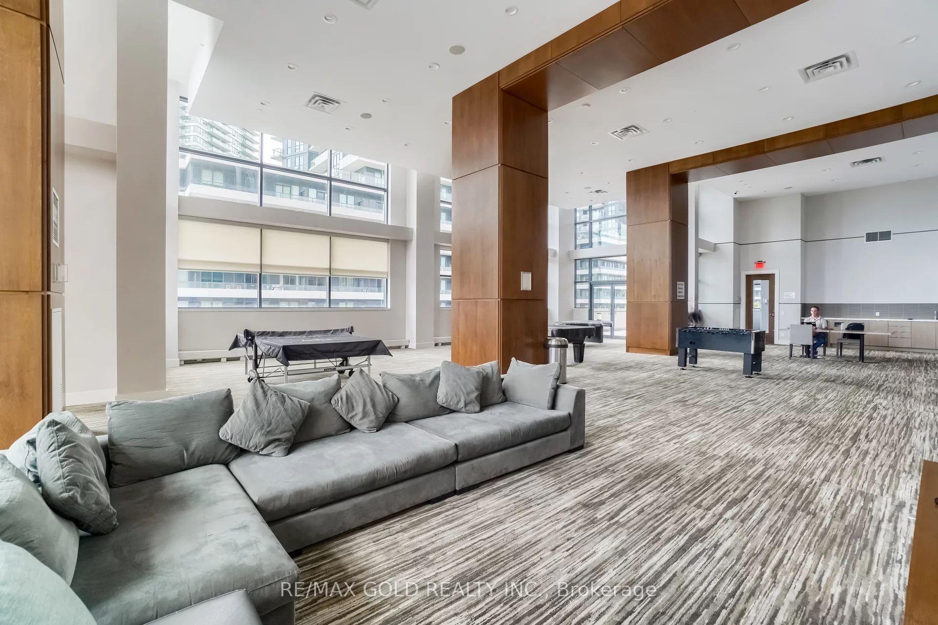 3 Bedrooms Condo at 2212 Lakeshore, Toronto For sale