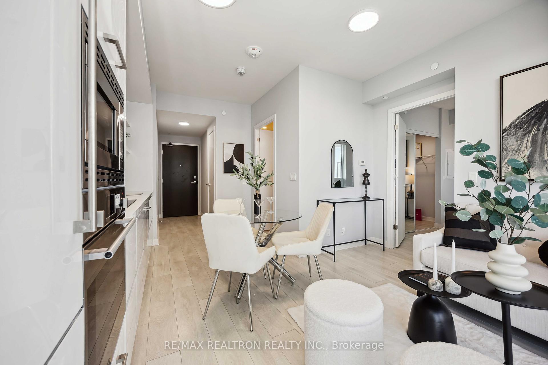 1 Bedroom Condo at 2221 Yonge, Toronto For sale