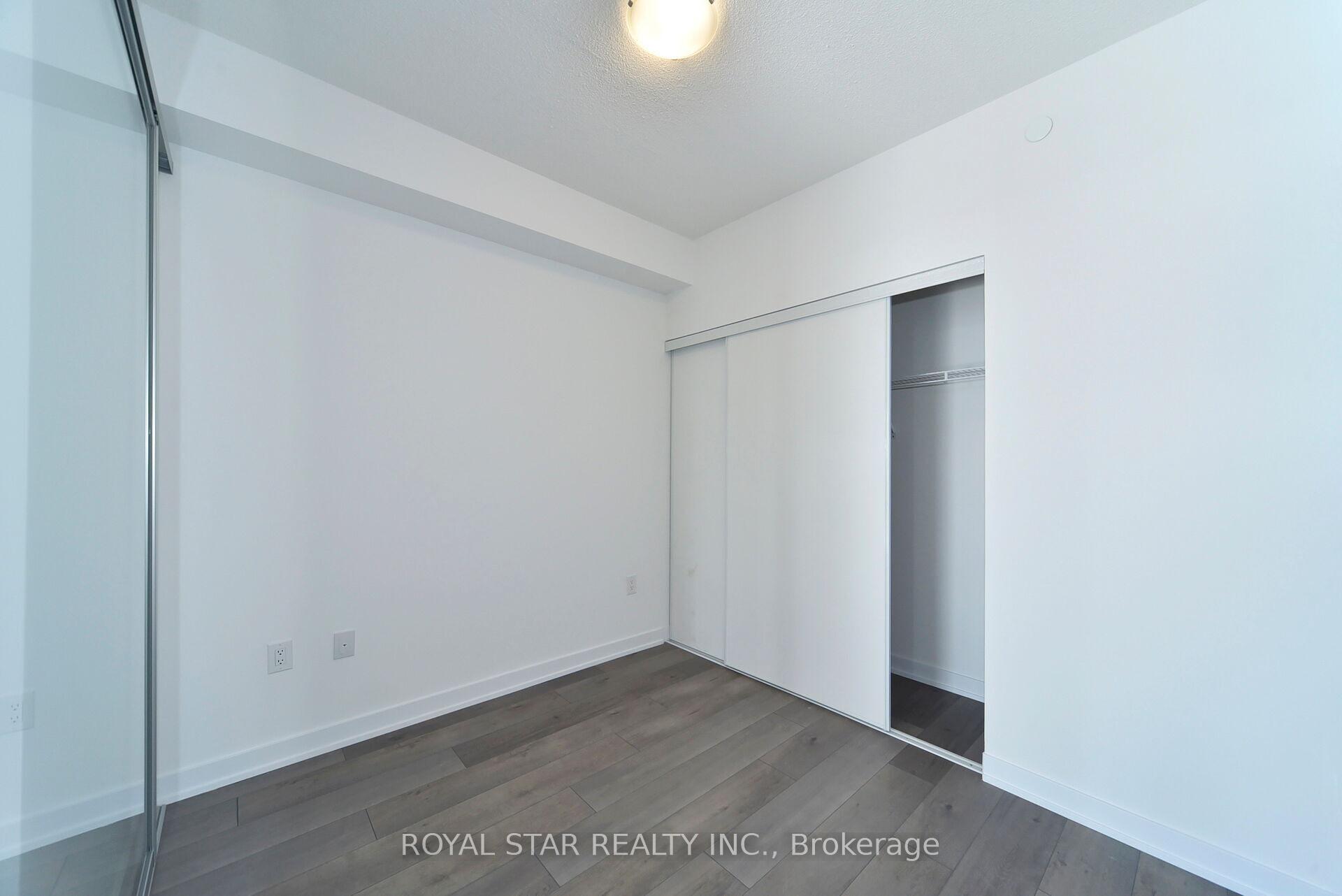 2 Bedrooms Condo at 10 Honeycrisp, Vaughan For sale