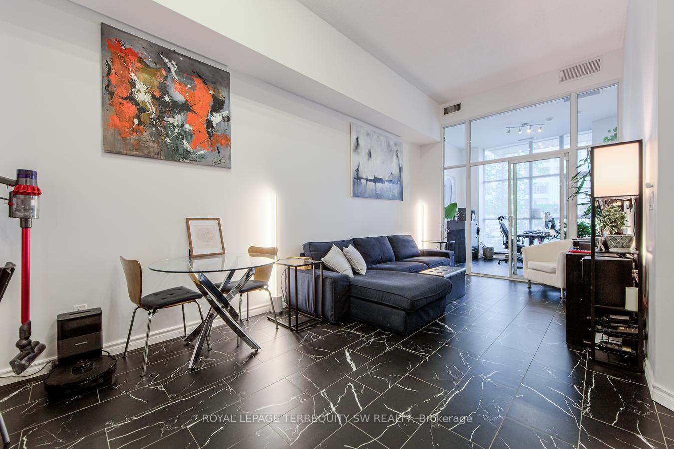 2 Bedrooms Condo at 618 A Fleet, Toronto For sale