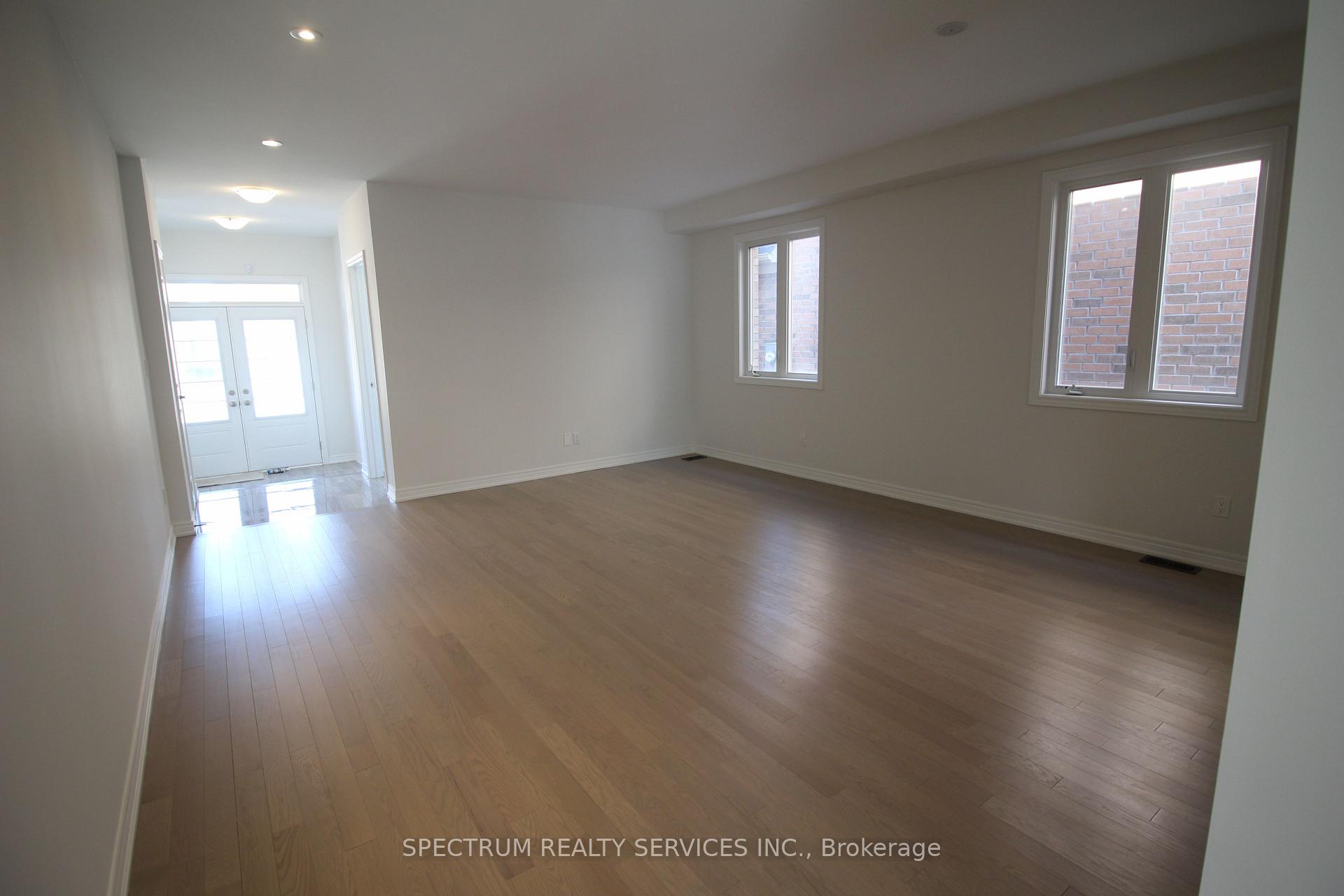 61 Bud Leggett Crescent, Georgina, ON L4P 0T1