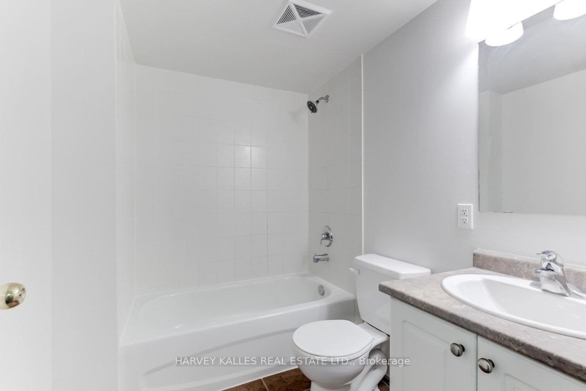 25 Strangford Lane 302
