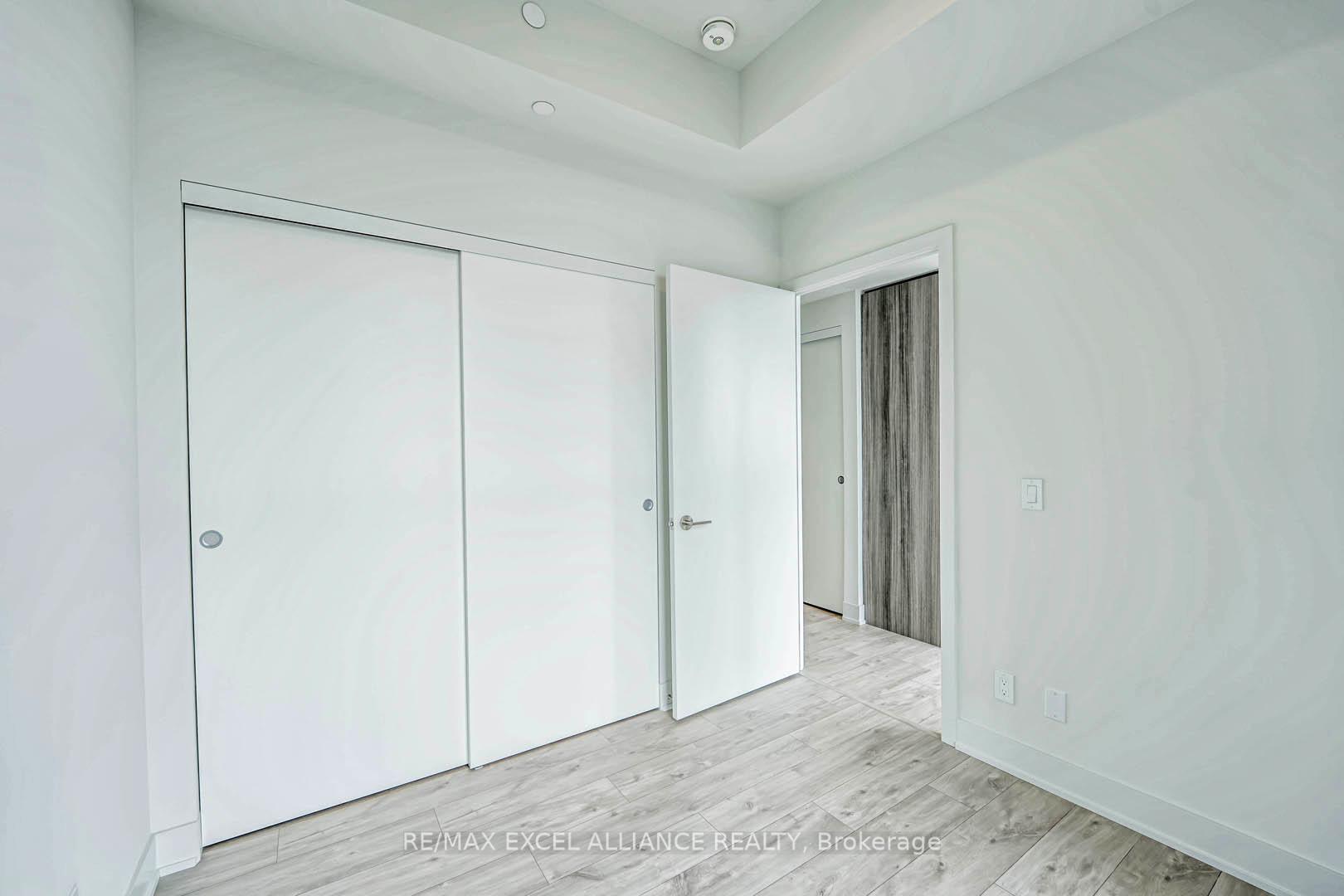 2 Bedrooms Condo at 8 Cumberland,  Toronto For sale