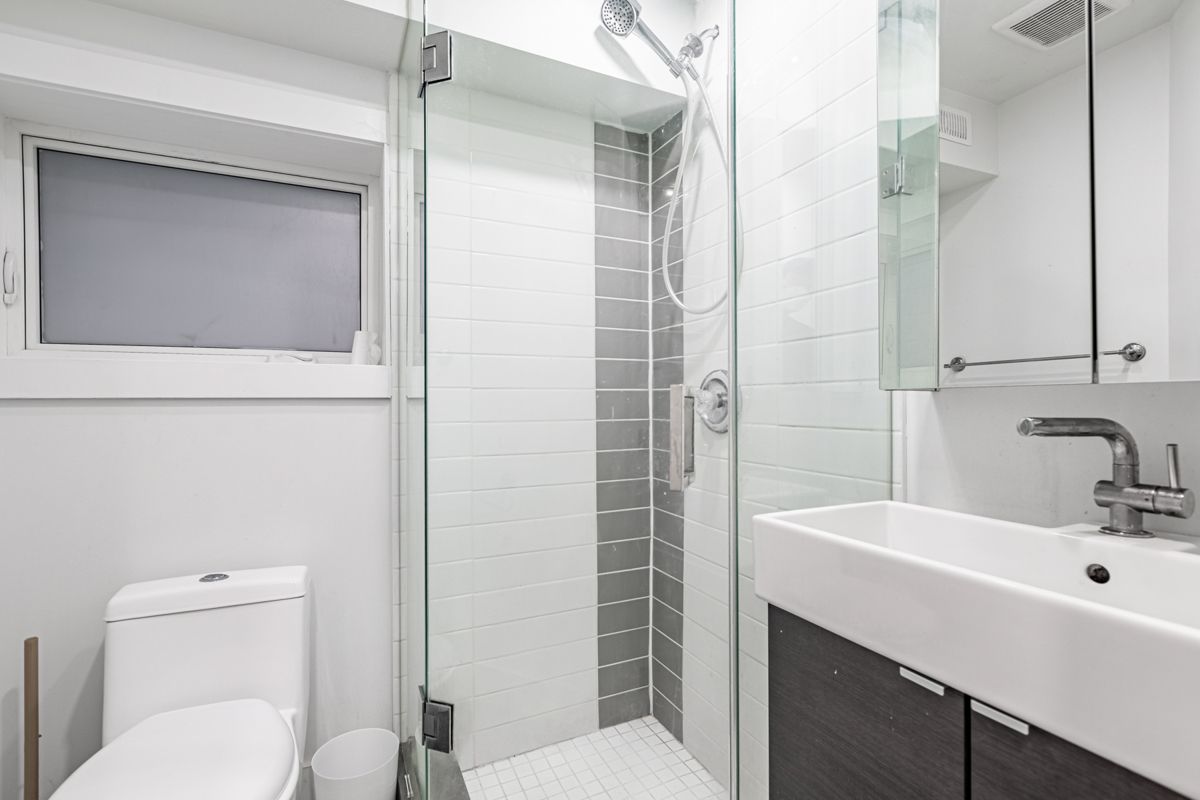 160 Lansdowne Avenue 4