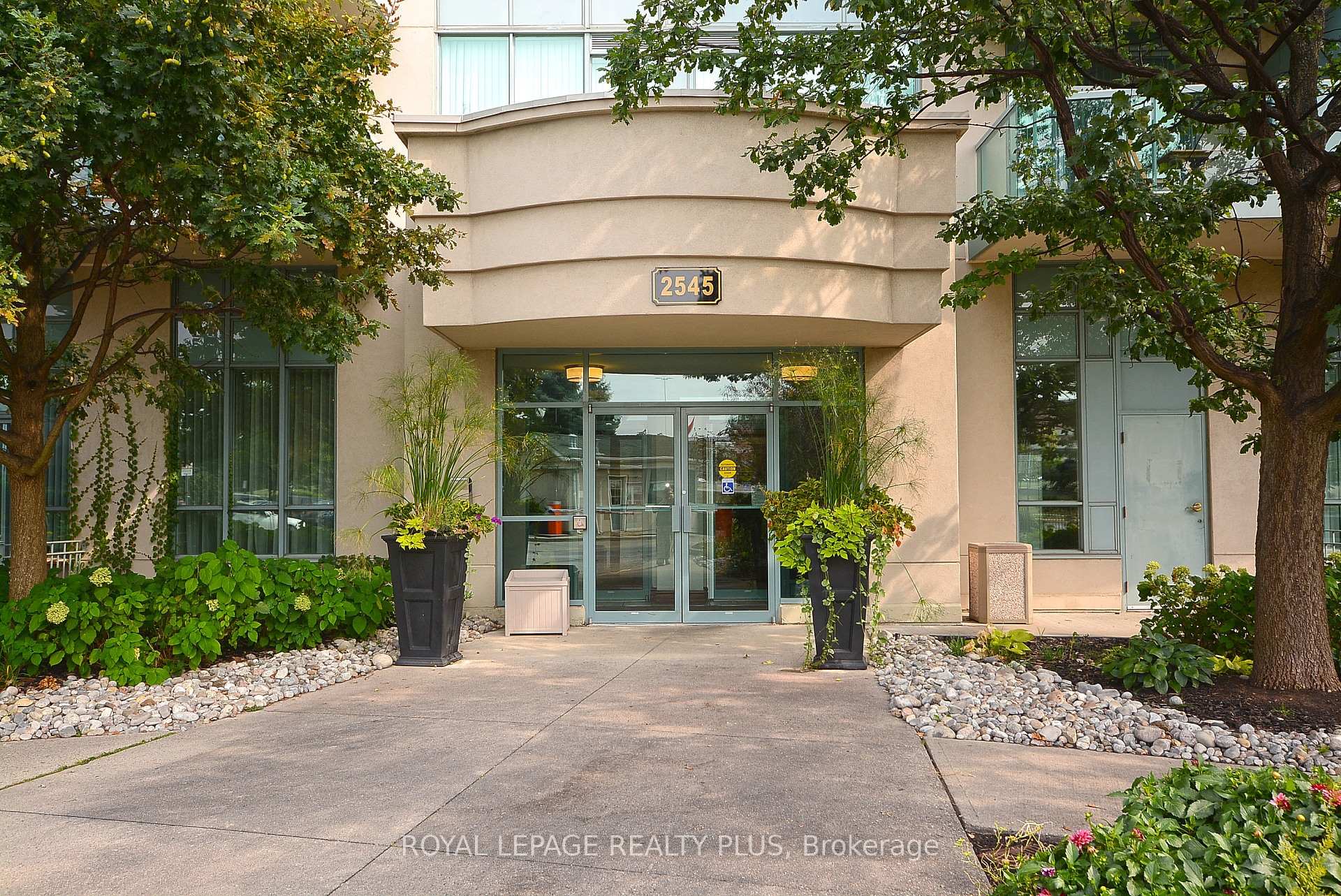 1 Bedroom Condo at 2545 Erin Centre,  Mississauga For sale